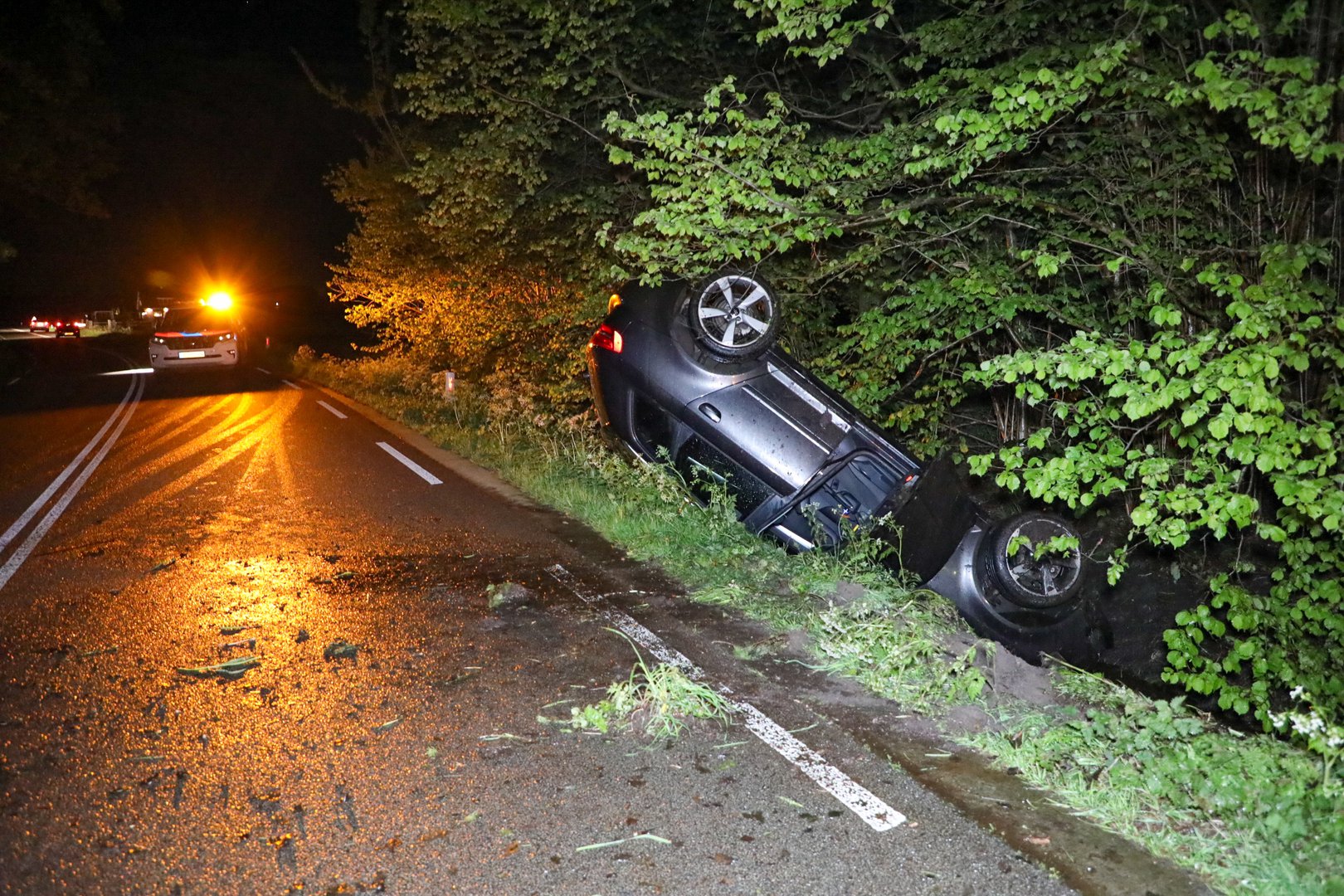 Automobilist lichtgewond na eenzijdig ongeval