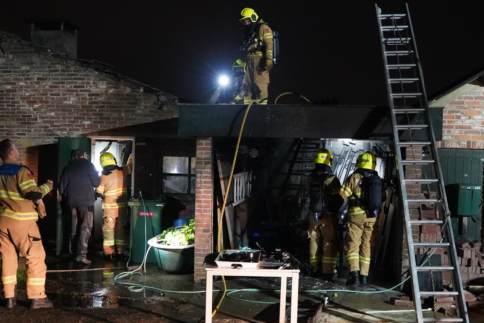 Schuur loopt schade op door brand, oorzaak onbekend