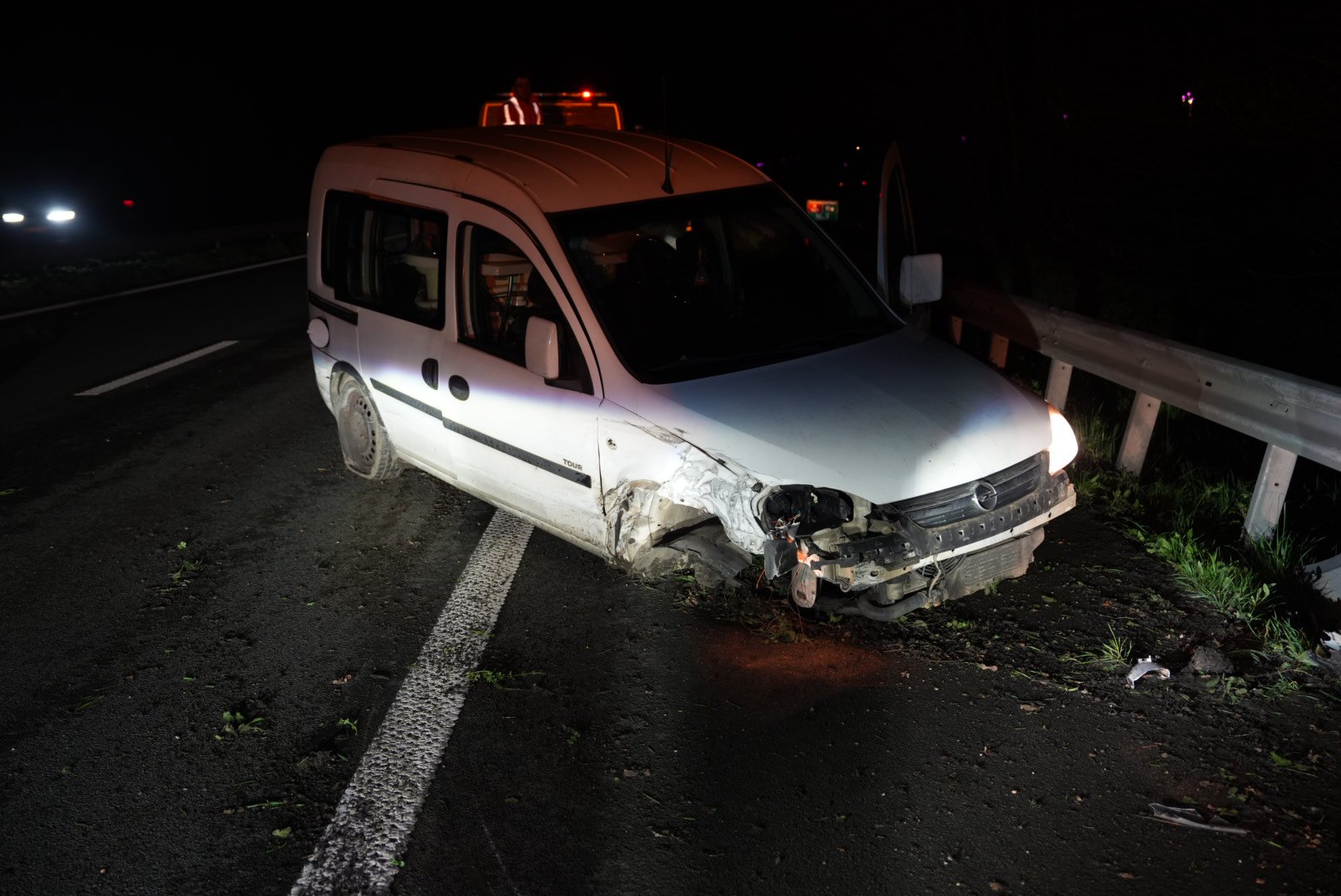 Wiel breekt af na eenzijdig ongeval , inzittenden ongedeerd