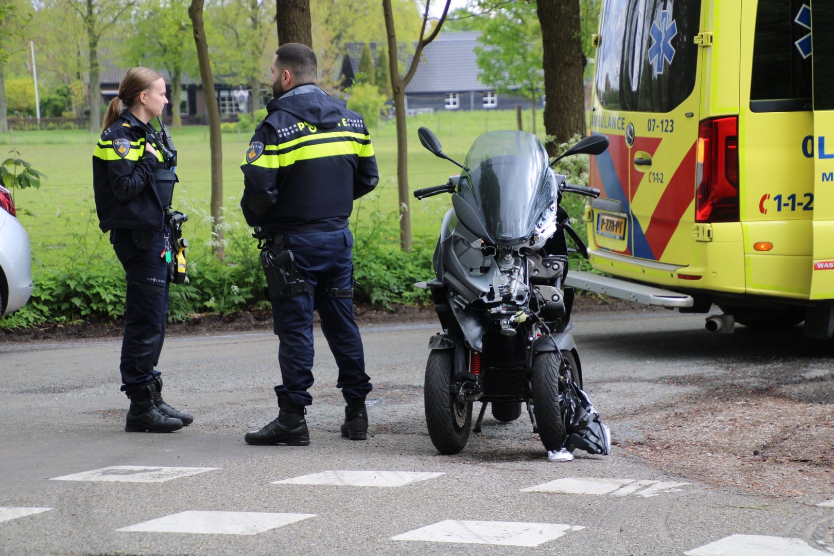 Motorrijder gewond na botsing met auto