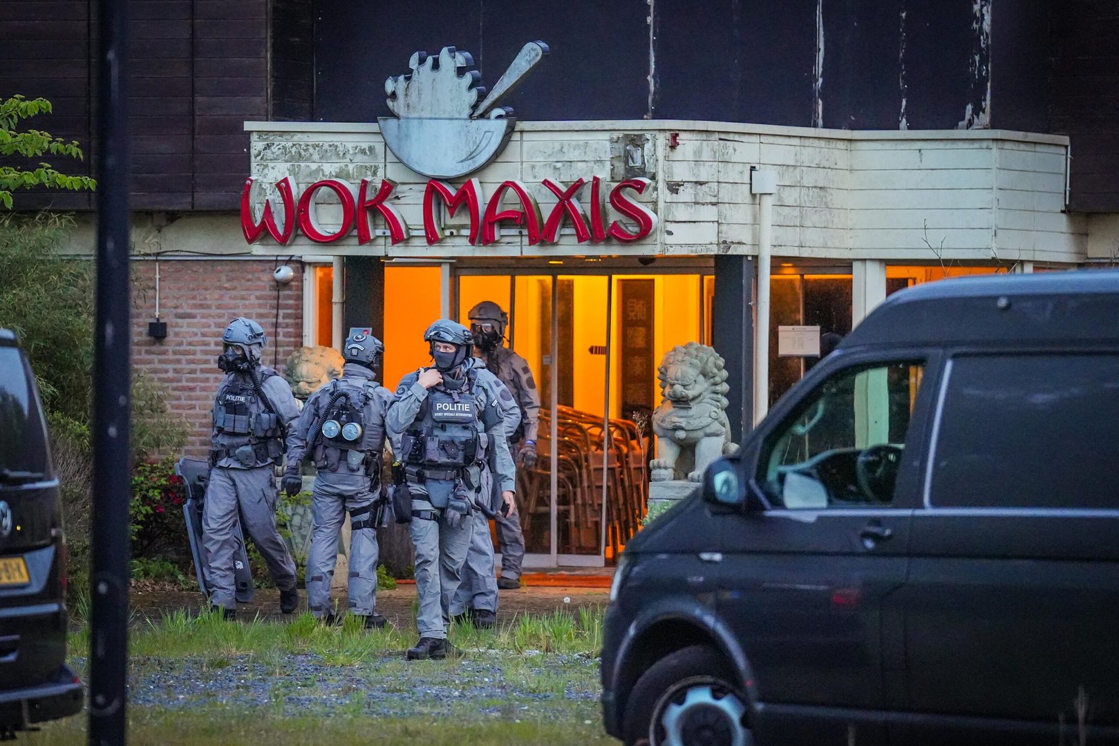DSI doet inval bij voormalig wokrestaurant in Warnsveld