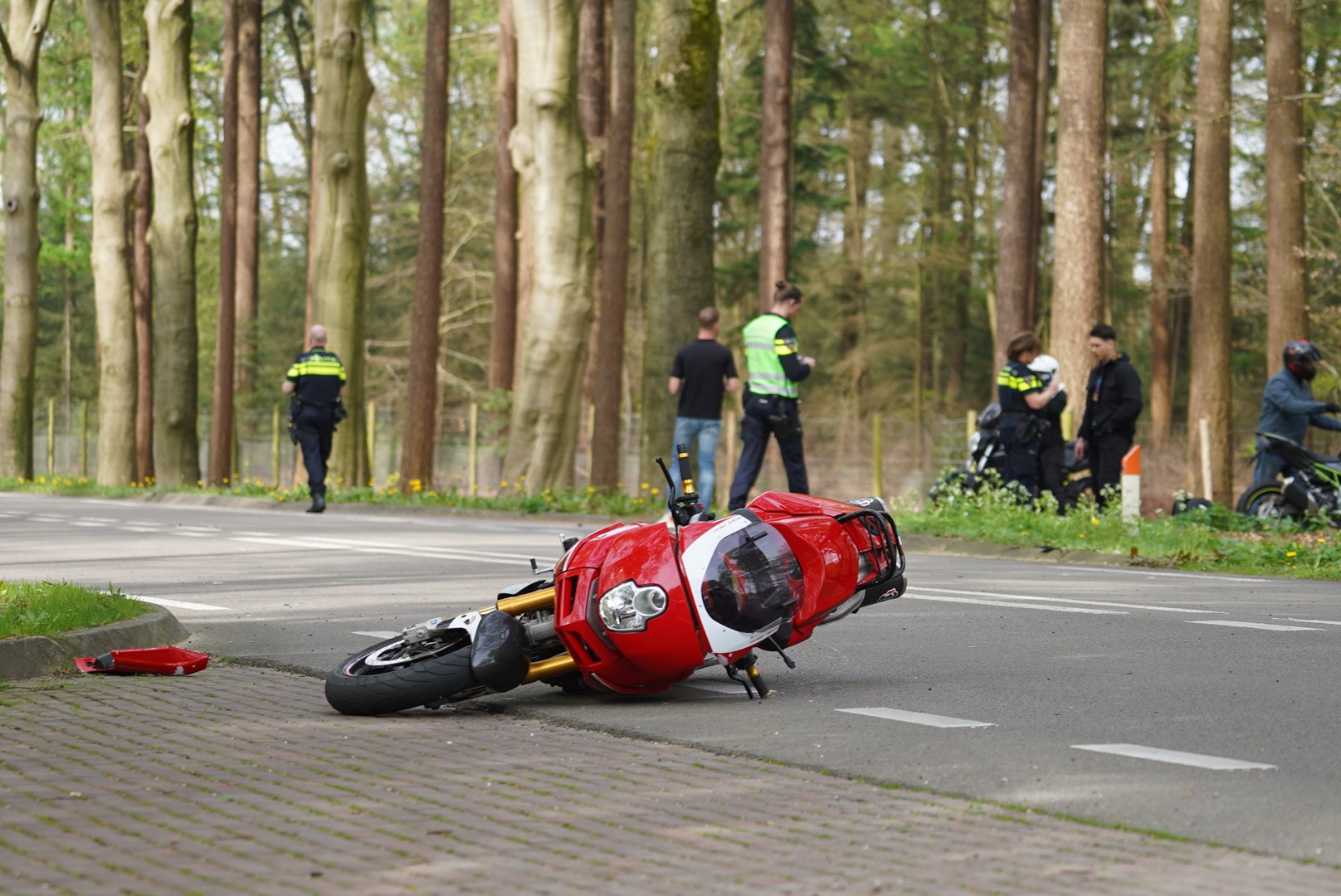 Update: Motorrijder (65) overleden na botsing met andere motor