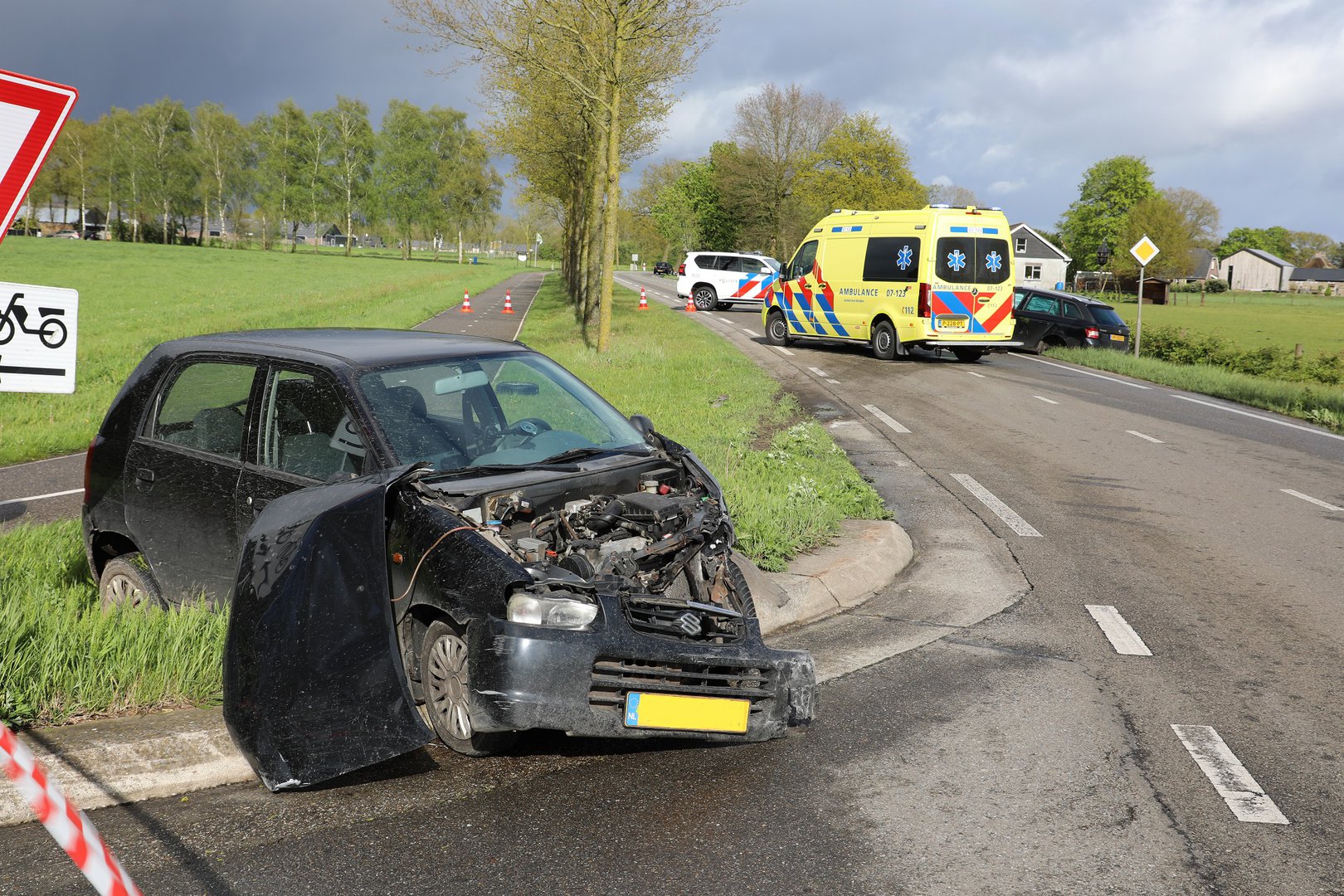 Bestuurder met spoed naar ziekenhuis na ongeval op kruising