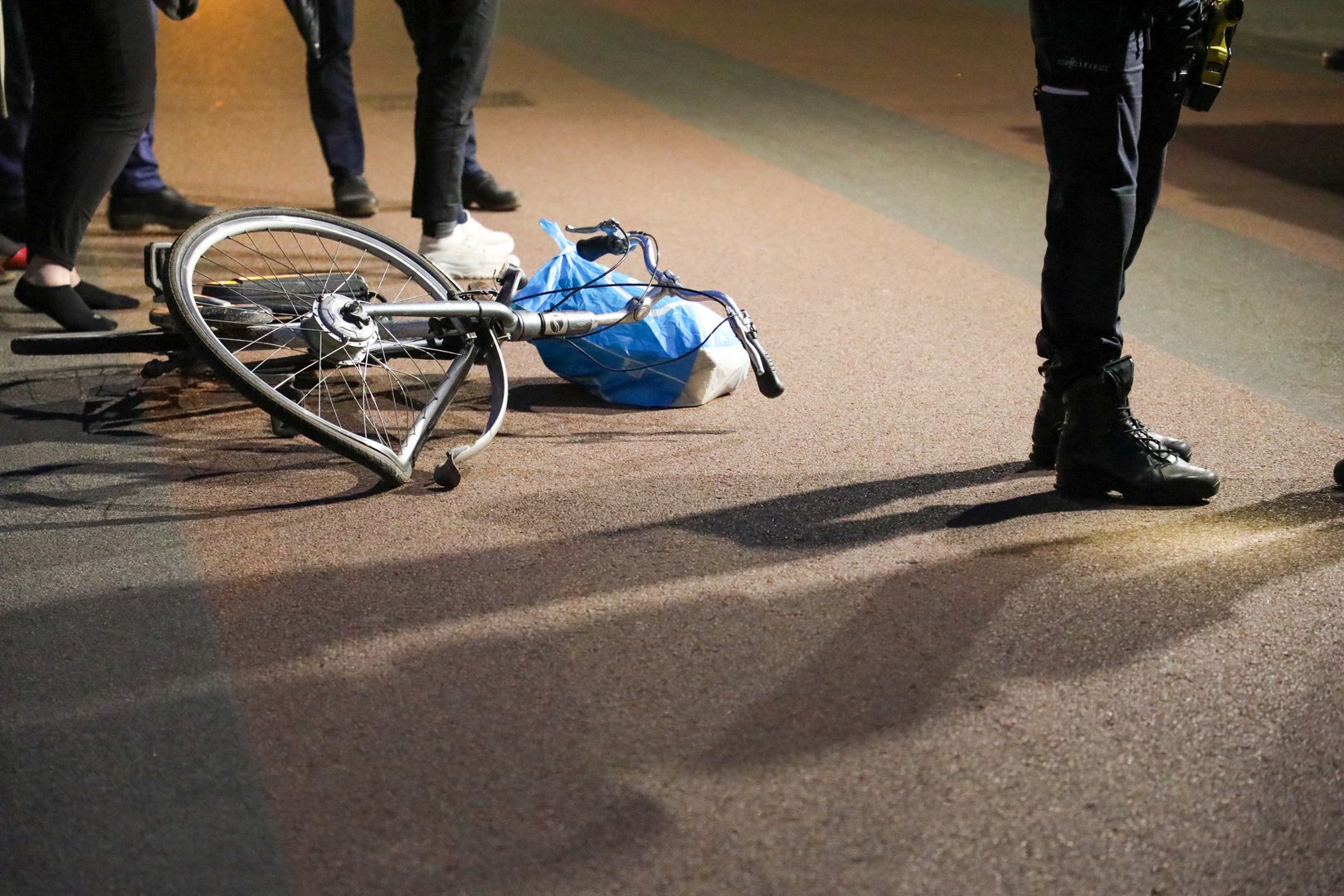 Fietser gewond na botsing met brommobiel