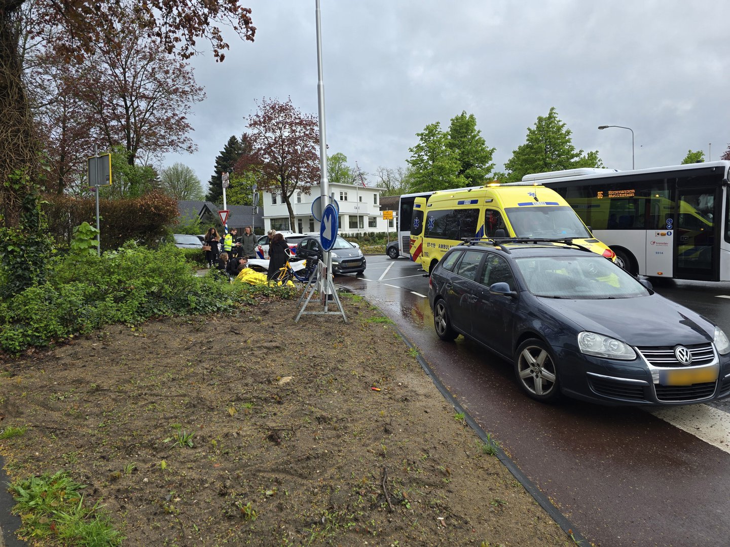 Fietsster gewond na aanrijding met auto in Ede