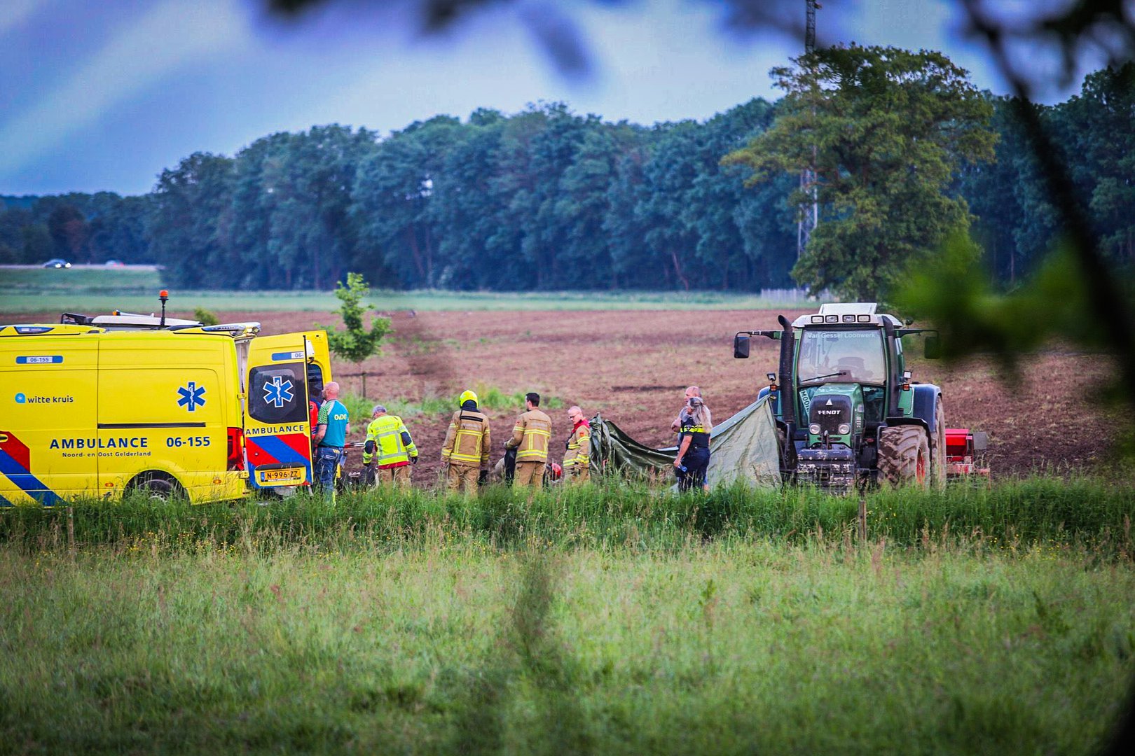 Man zwaargewond na ongeluk met tractor