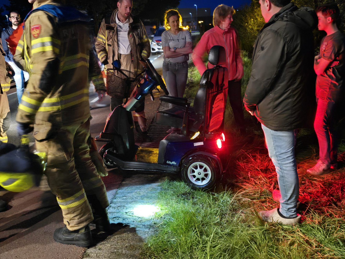 Man belandt met scootmobiel in het water