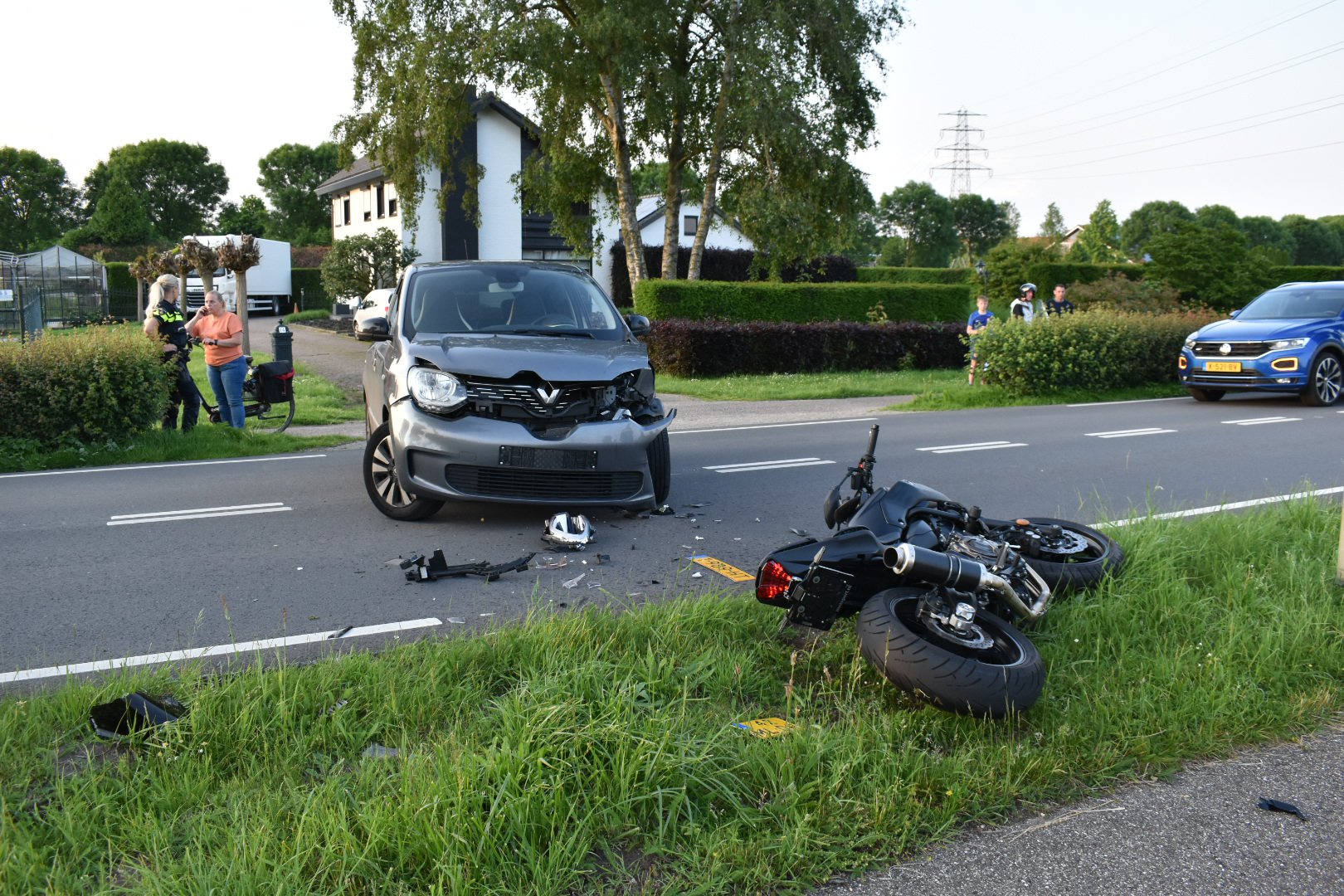Motorrijdster botst op kerende maaltijdbezorger