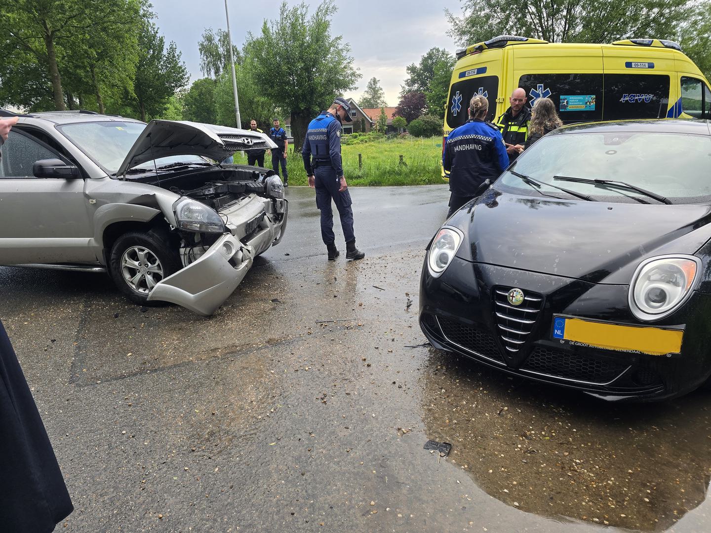 Veel schade na ongeval op kruispunt