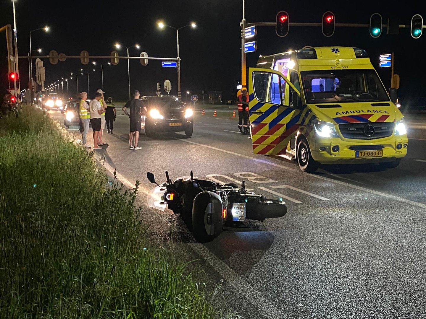 Motorrijder gewond na aanrijding met auto