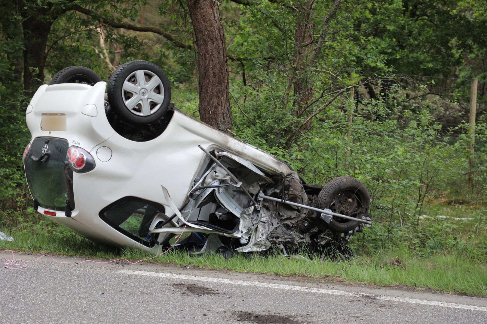Ravage bij ongeval en vuurwapen aangetroffen, omgeving hermetisch afgezet