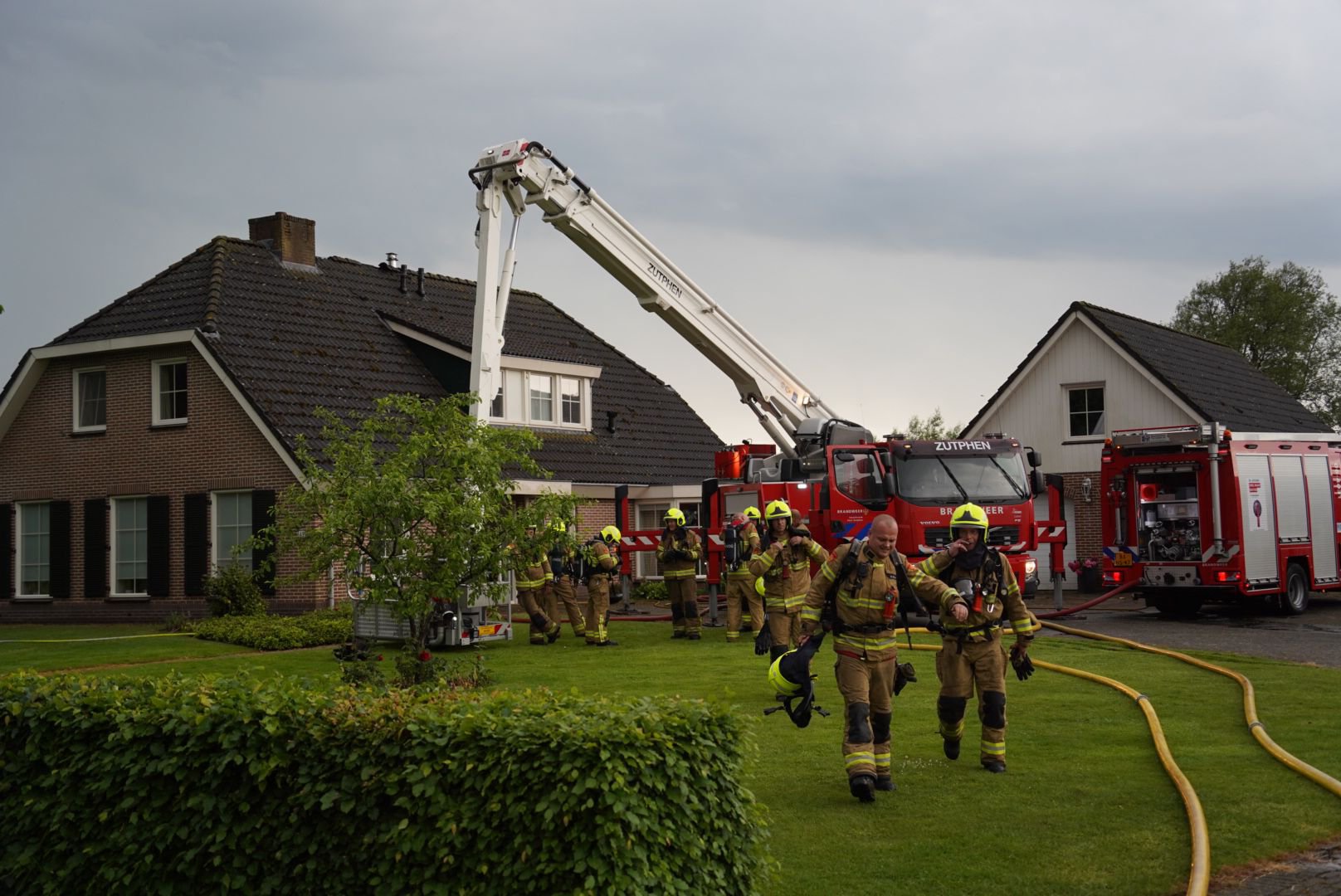 Blikseminslag veroorzaakt uitslaande brand in woning