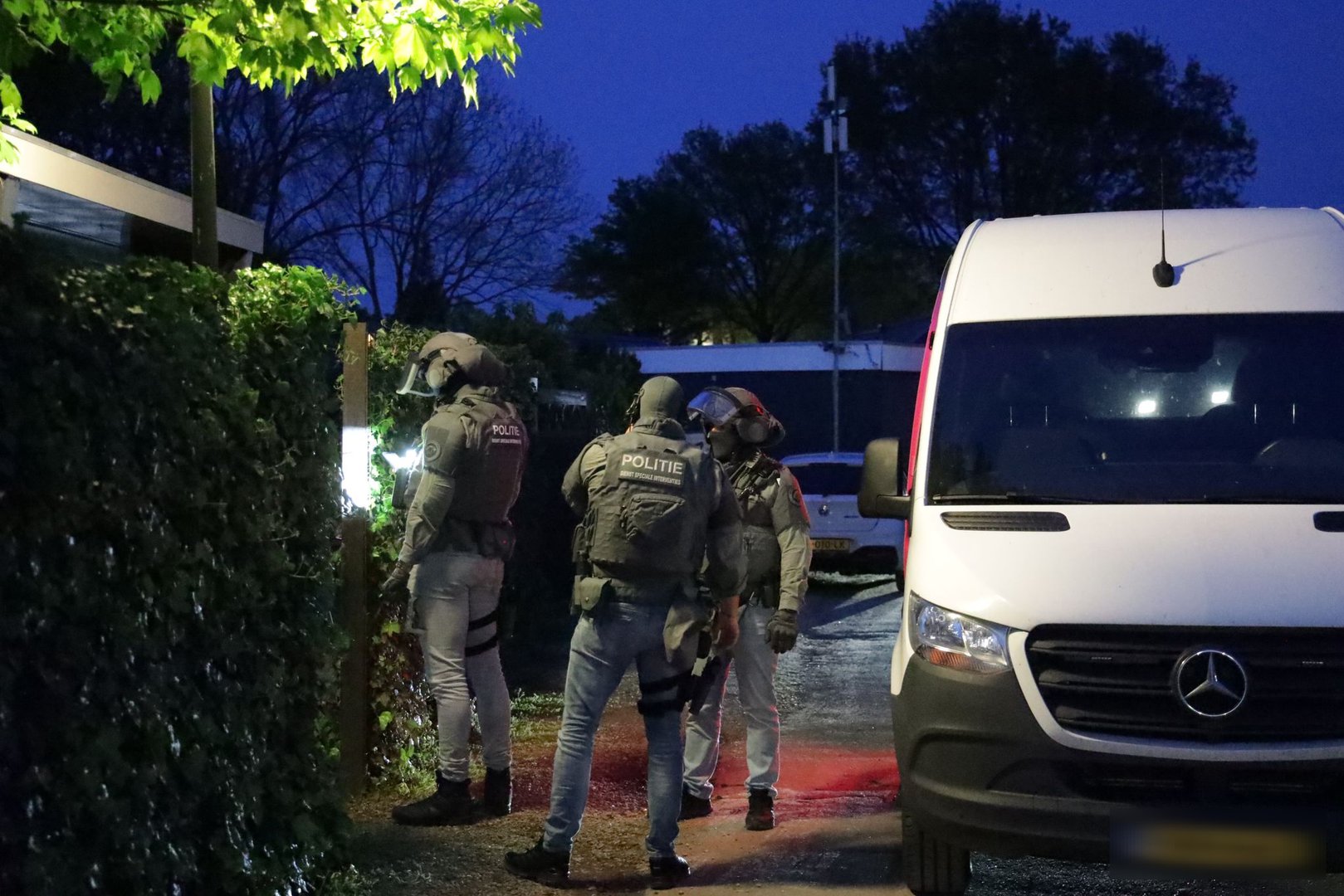 DSI doet inval in chalet, één aanhouding