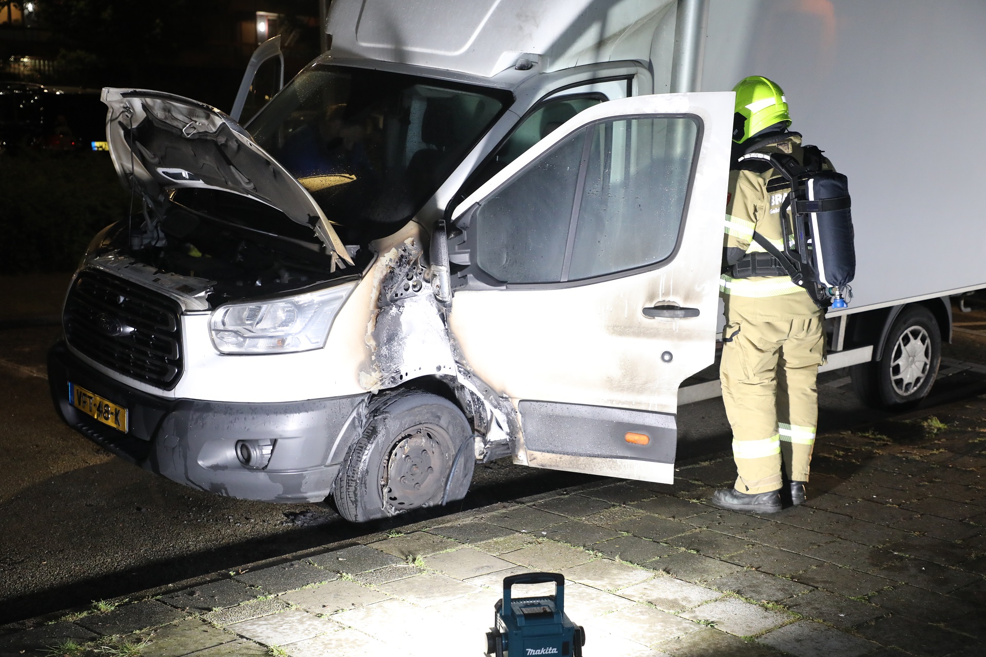Politie onderzoekt brandstichting bij bakwagen