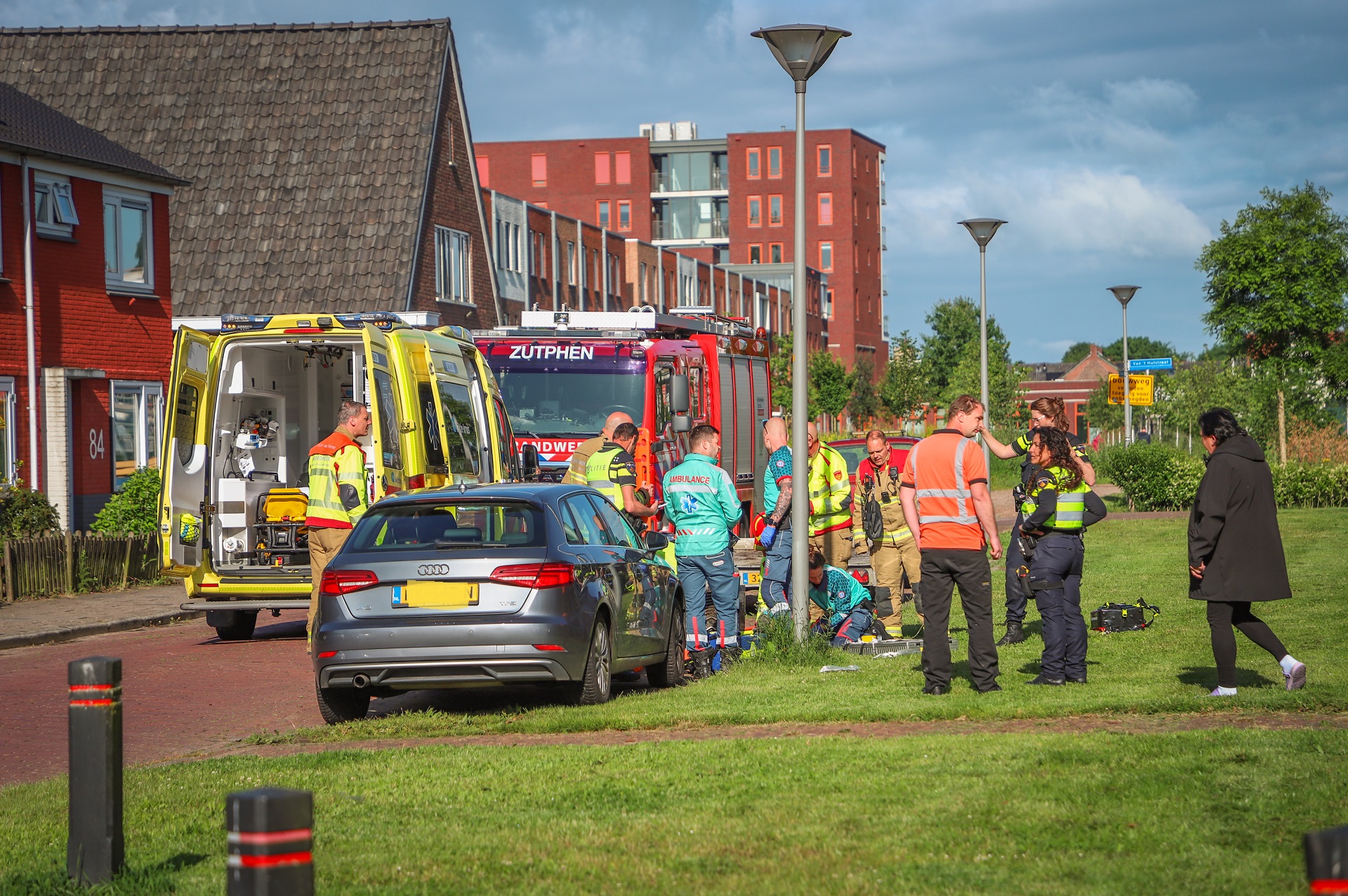 Man bekneld onder machine en raakt gewond
