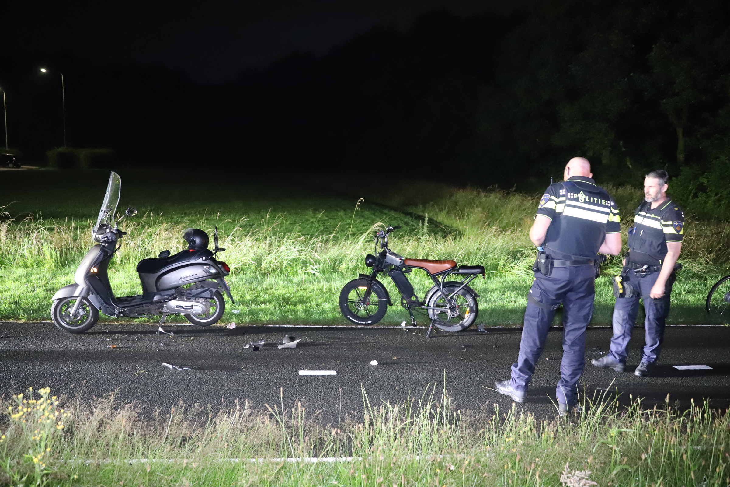 Scooter en fatbike botsen, twee gewonden
