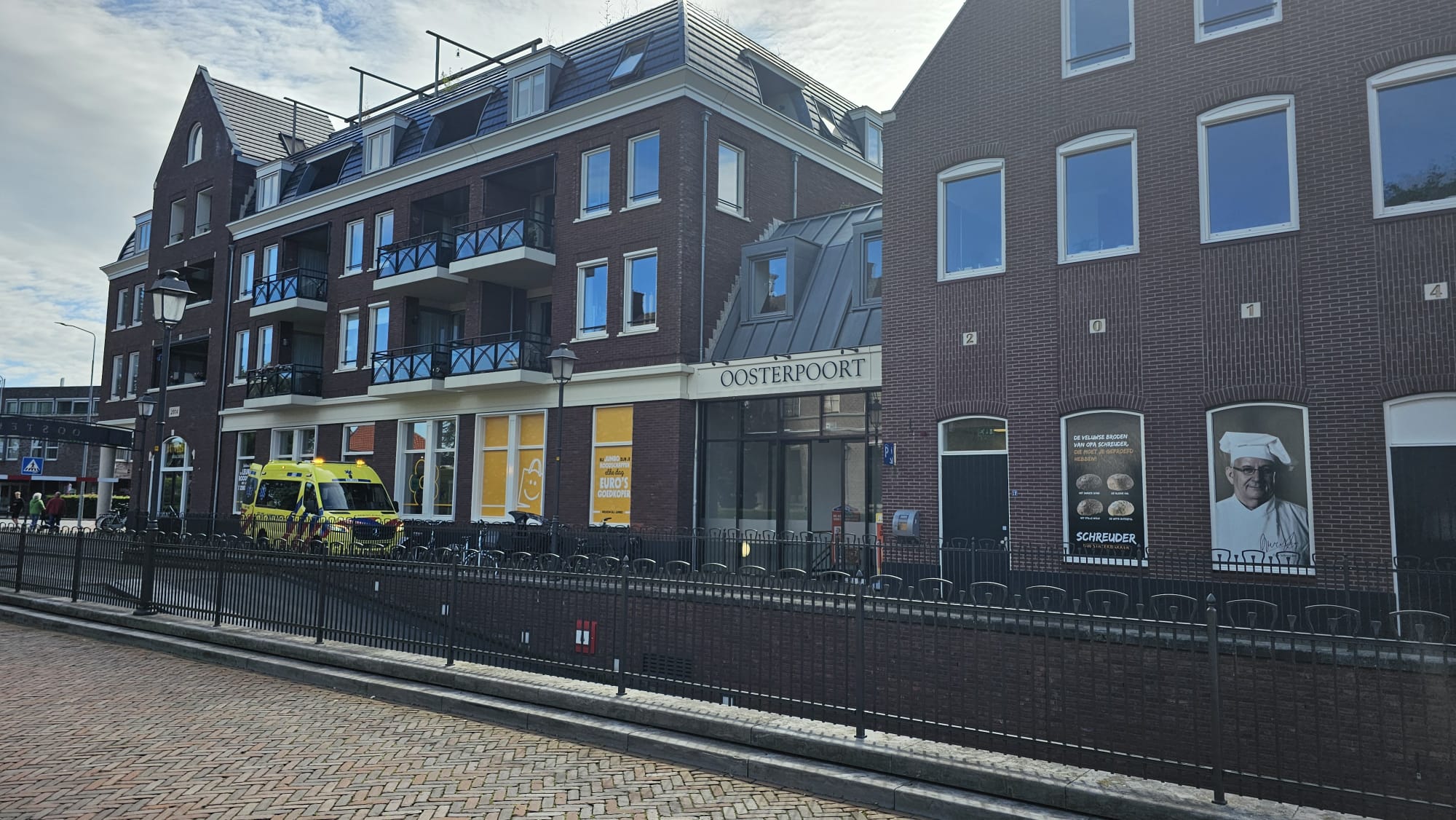 Kindje zwaargewond na val van roltrap, traumahelikopter geland