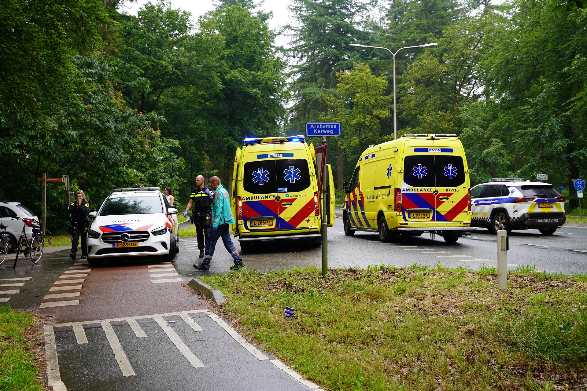 Fietser ernstig gewond na botsing met wielrenner