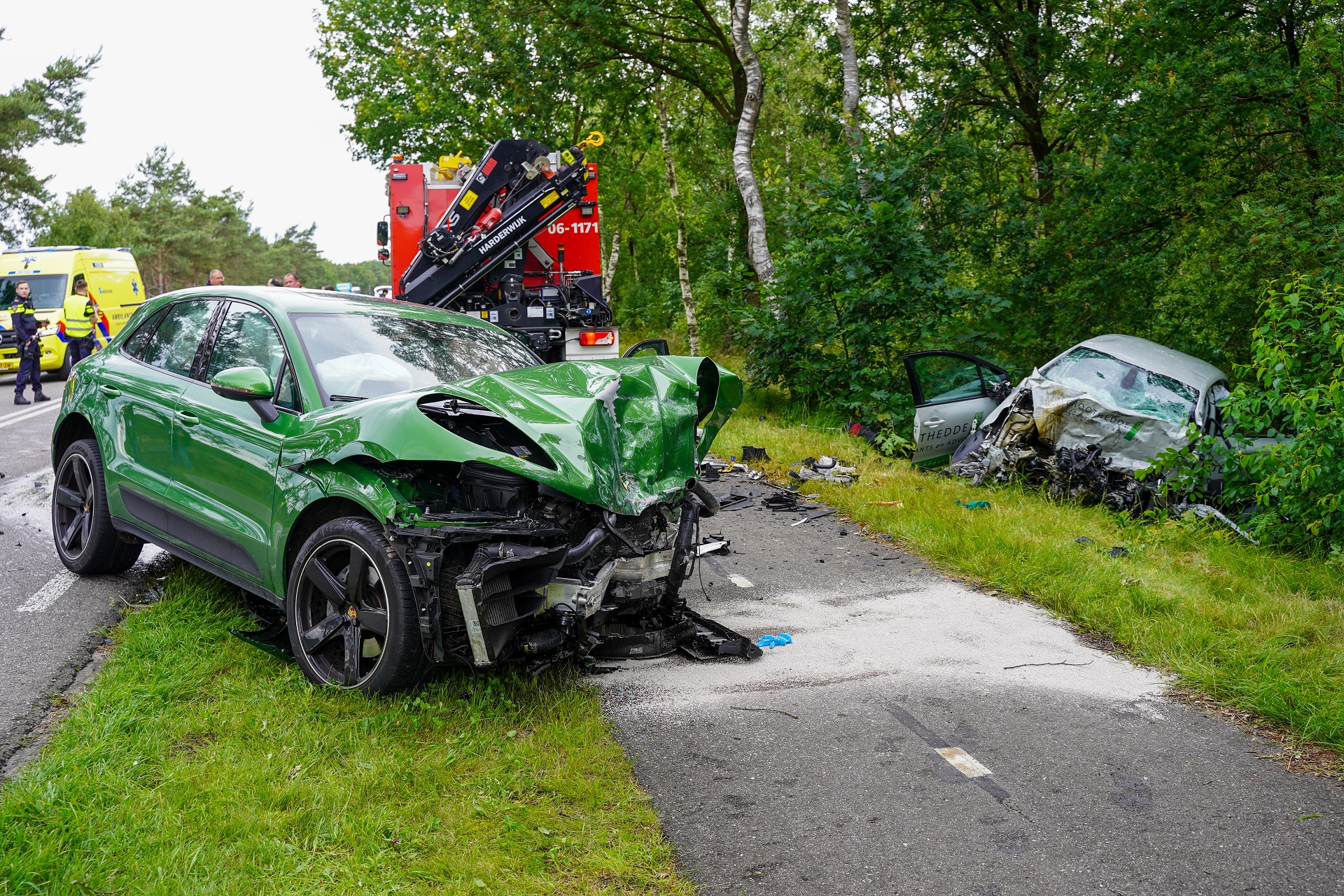 Grote ravage na frontale aanrijding, vier gewonden