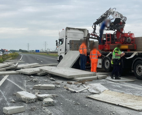 A15 dicht bij Tiel vanwege afgevallen lading