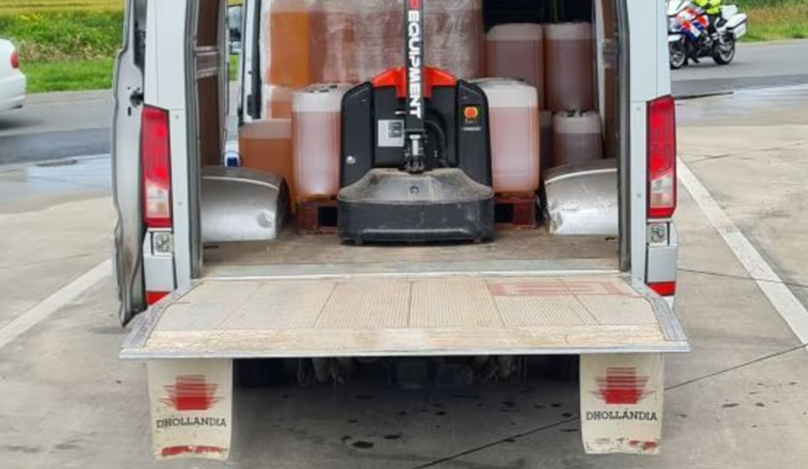 1600 liter illegale gewasbeschermingsmiddelen aangetroffen in loods