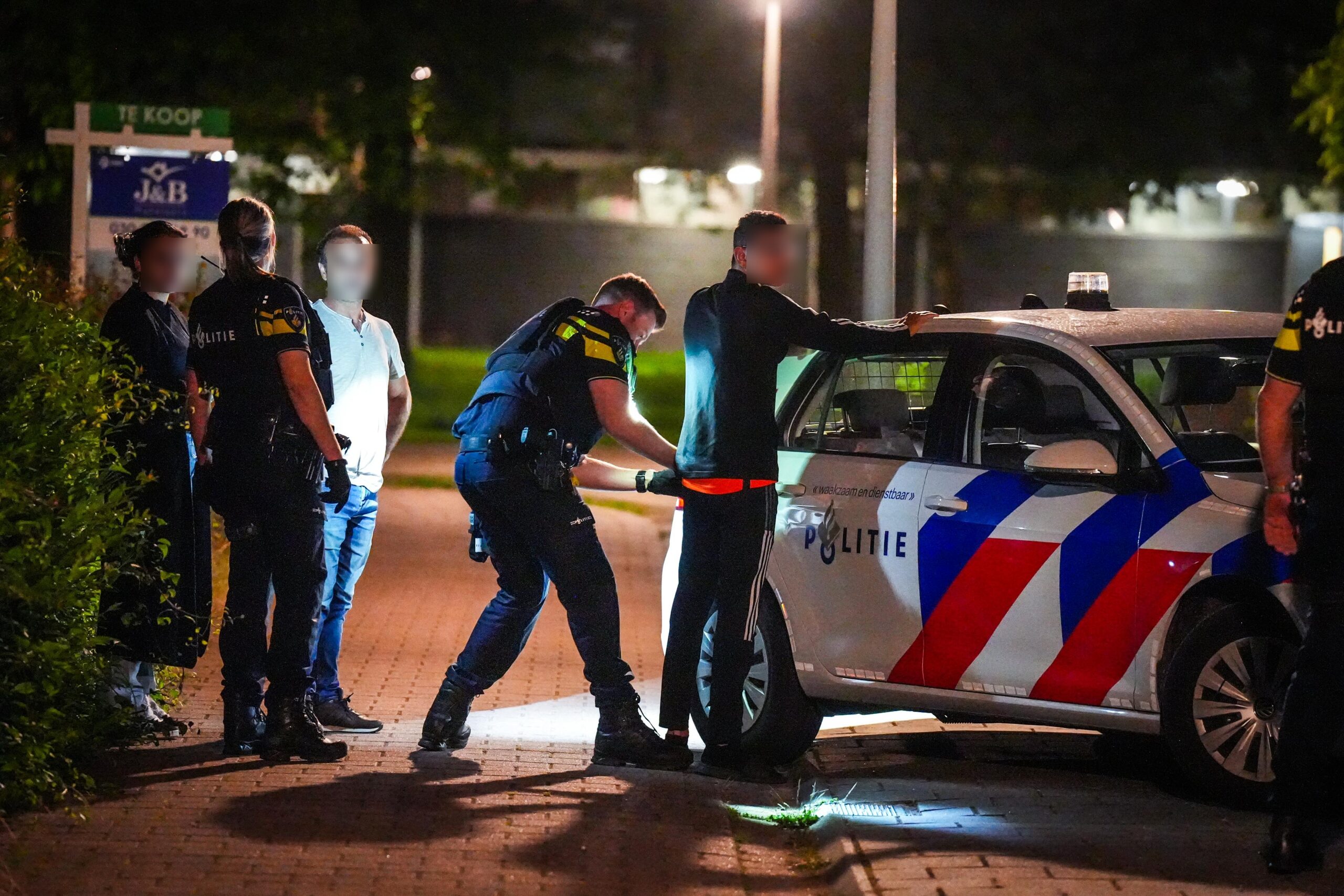 Mensen uit woning gehaald na melding schietincident