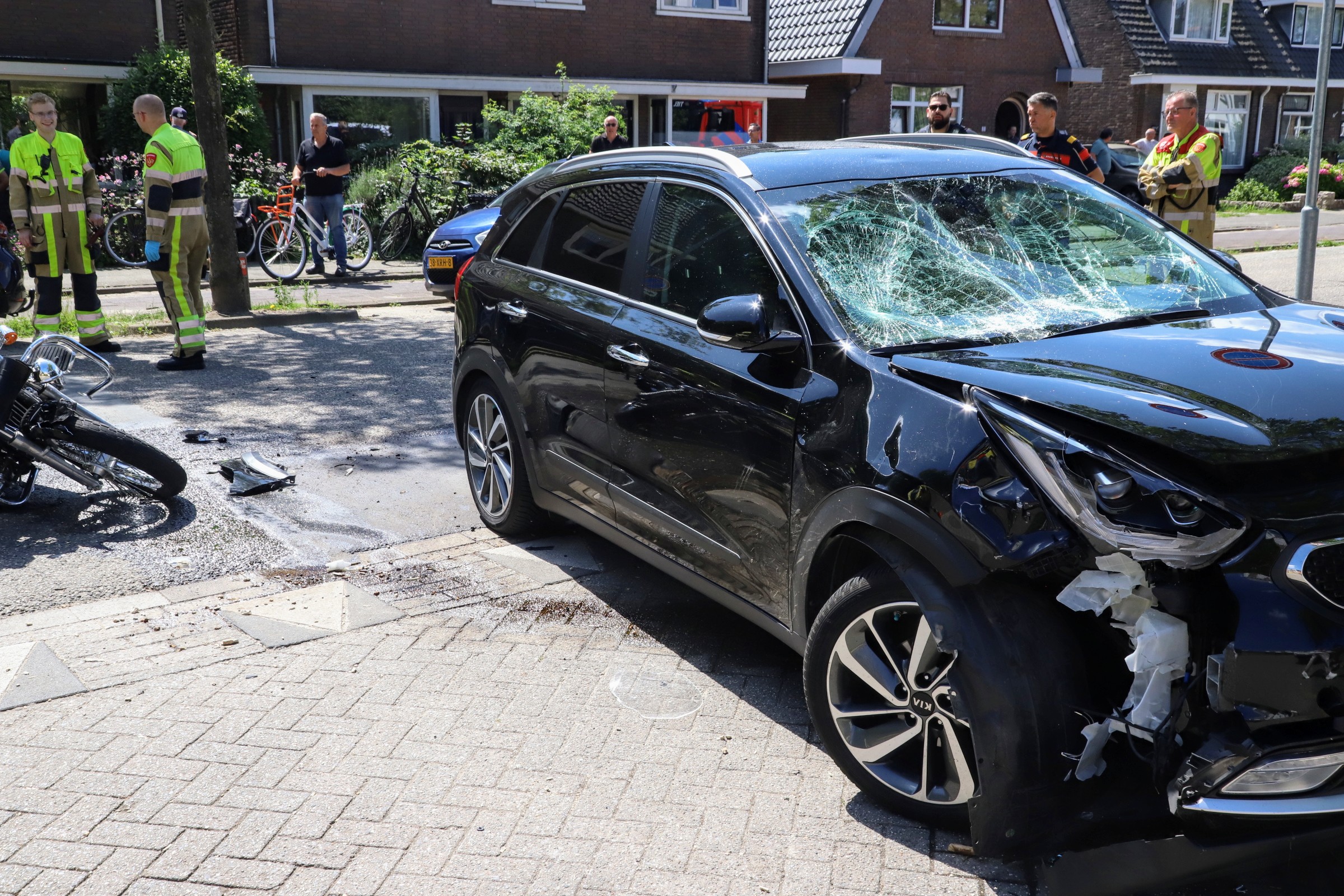 Twee gewonden bij flinke aanrijding