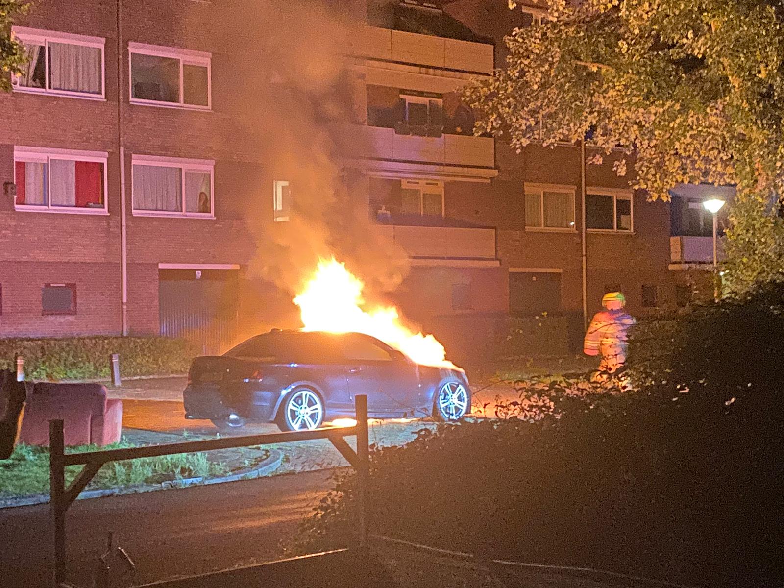 Politie doet onderzoek naar autobrand in Renkum