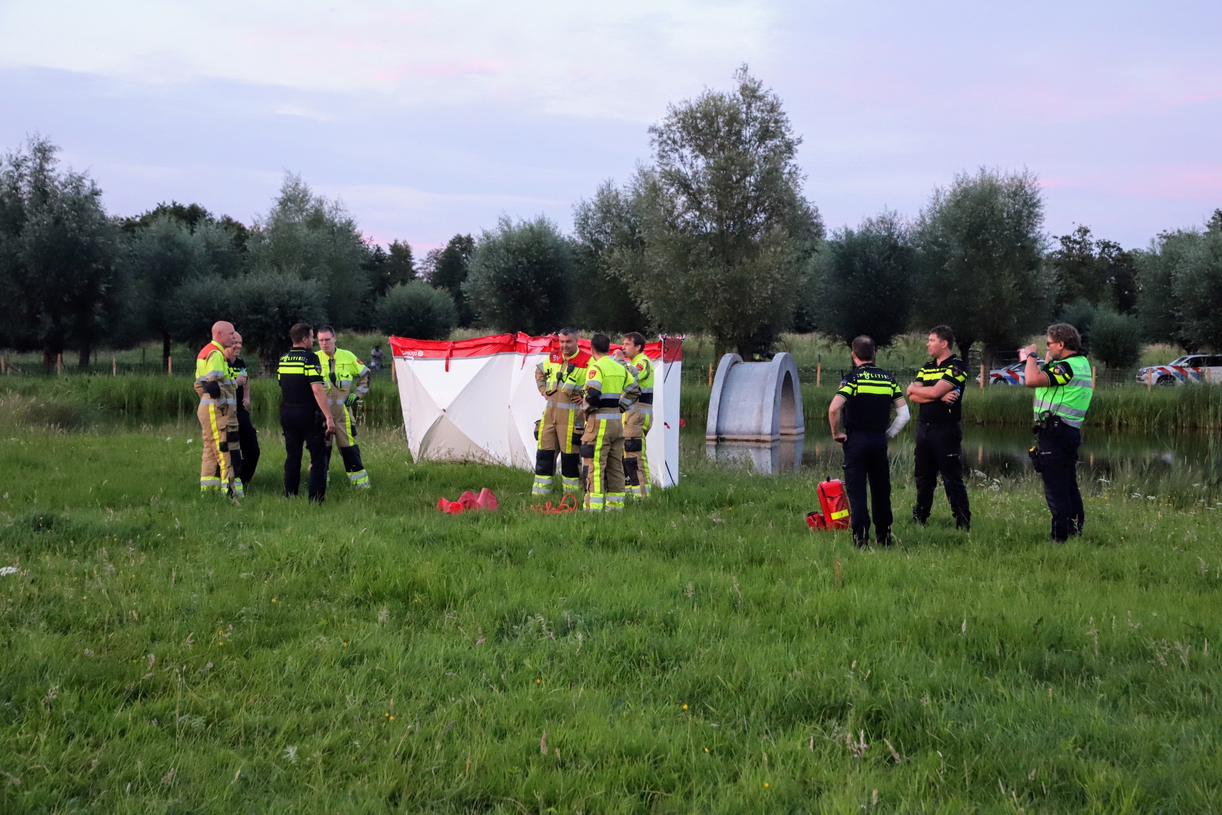 VIDEO: Persoon uit water gered en gereanimeerd