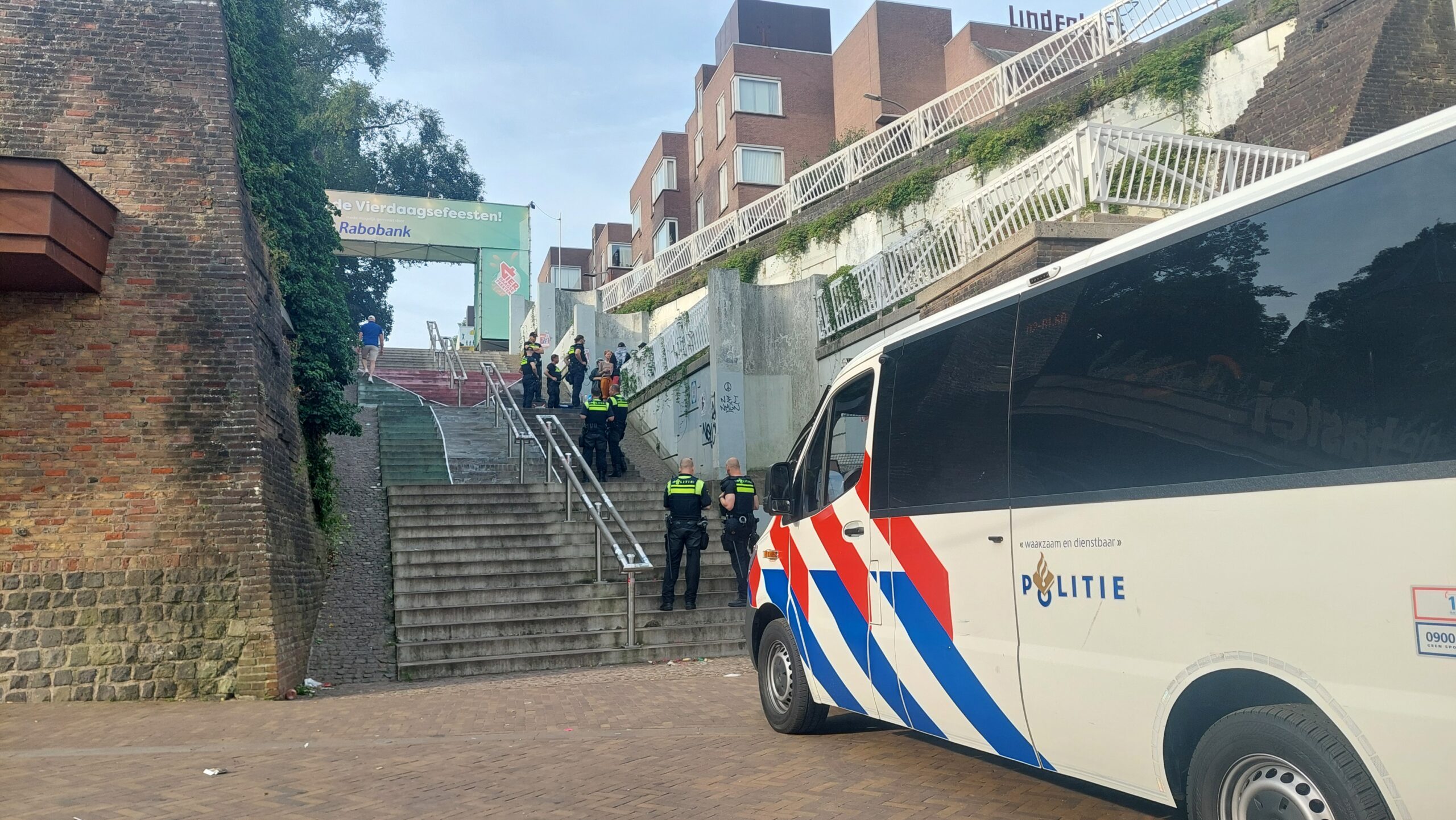 Tien aanhoudingen na bekladden trap door pro-Palestina demonstranten