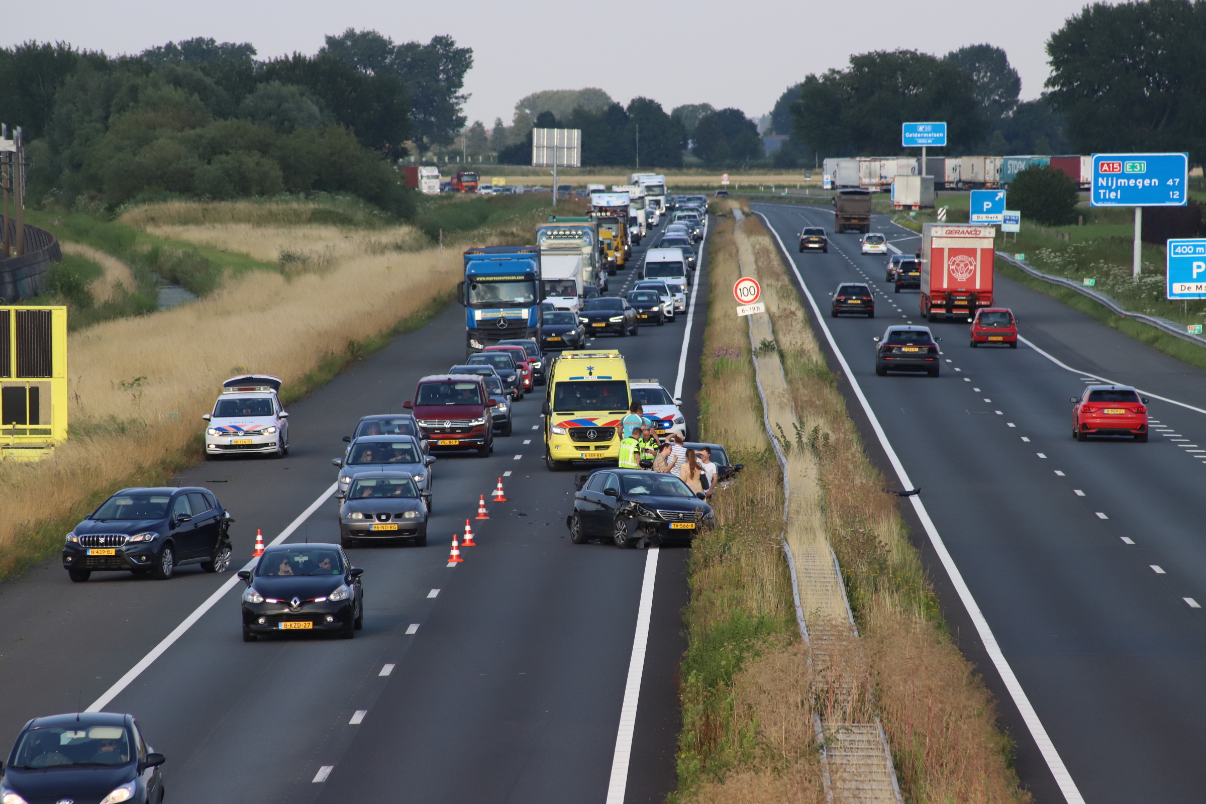 Flinke vertraging bij ongeval tussen meerdere voertuigen op de A15