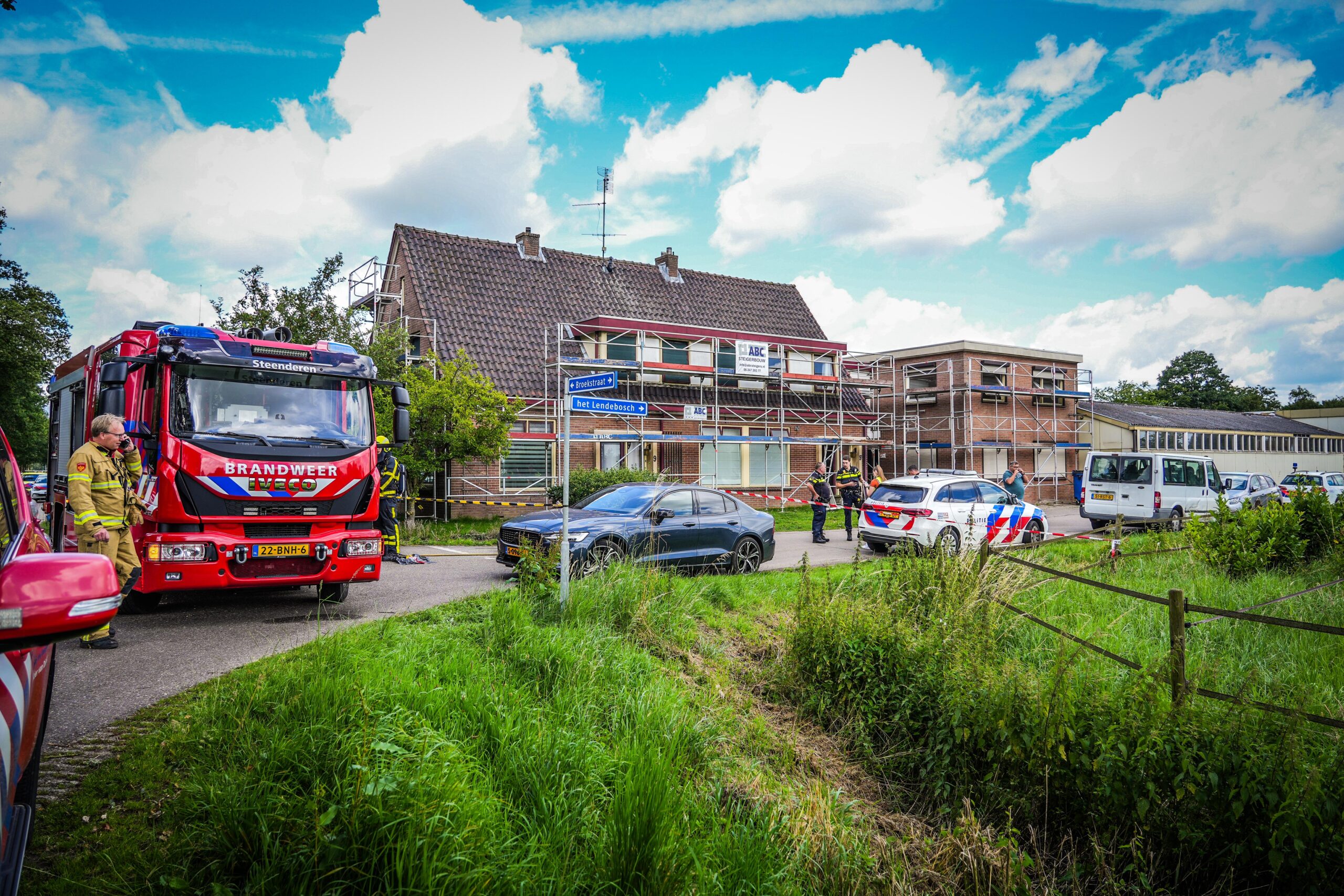 Straat afgezet vanwege gevaarlijke situatie tijdens sloopwerkzaamheden met asbest