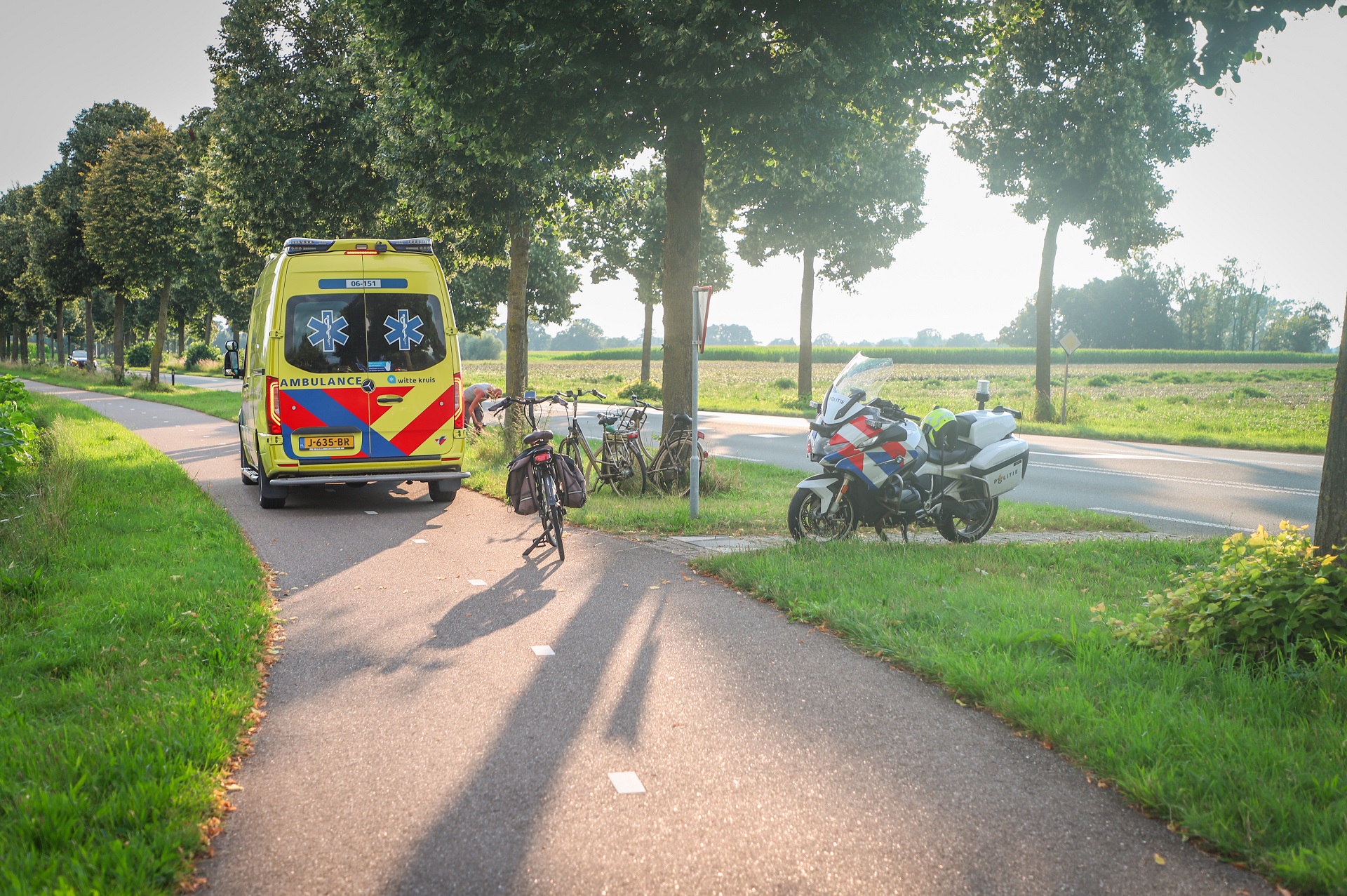 Fietser lichtgewond na aanrijding met auto