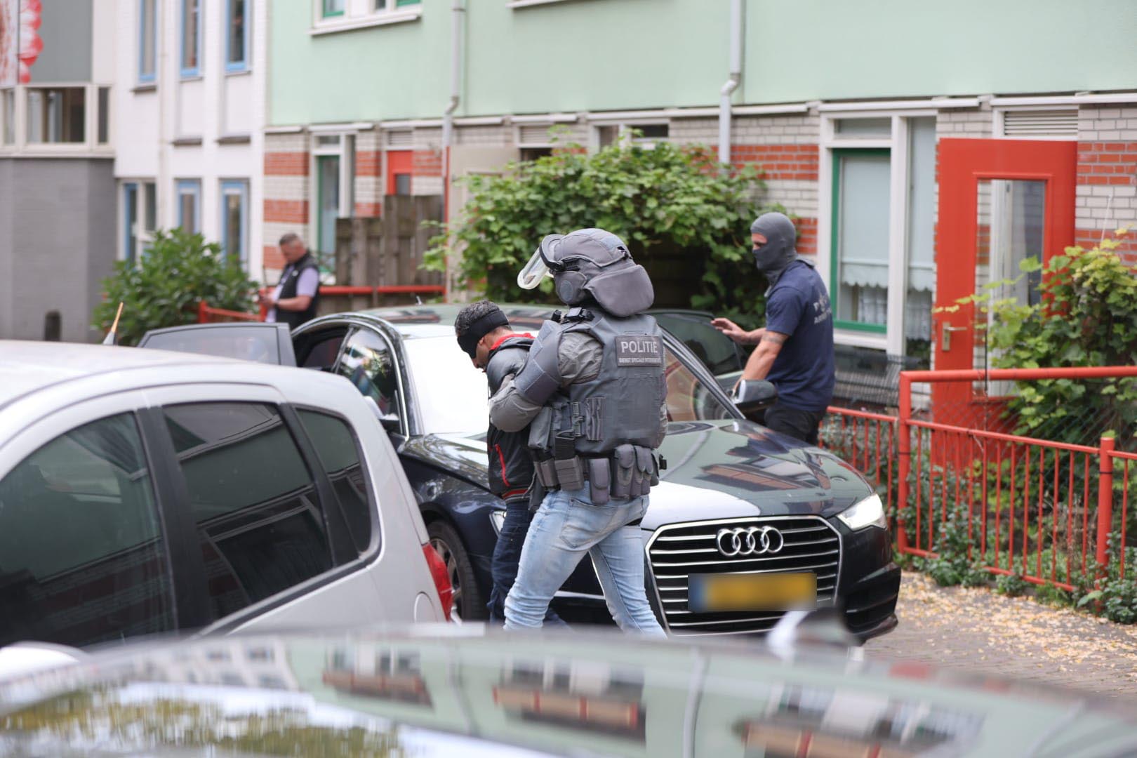 Man (50) aangehouden door DSI, politie vindt vuurwapen