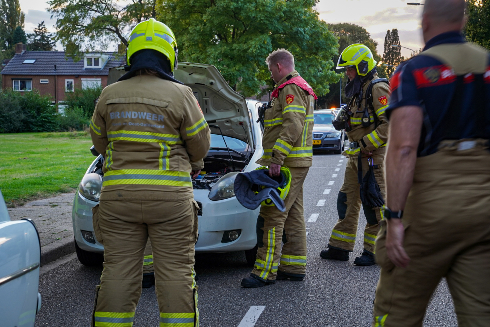 Brandweer rukt uit voor autobrand