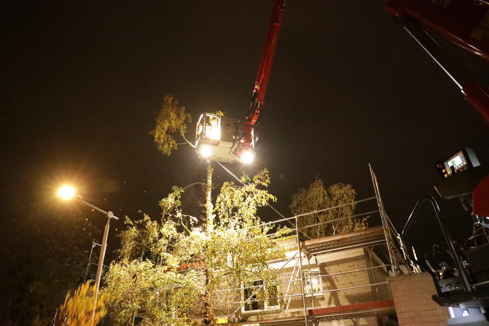 Beunhaas haakt af, brandweer maakt het af