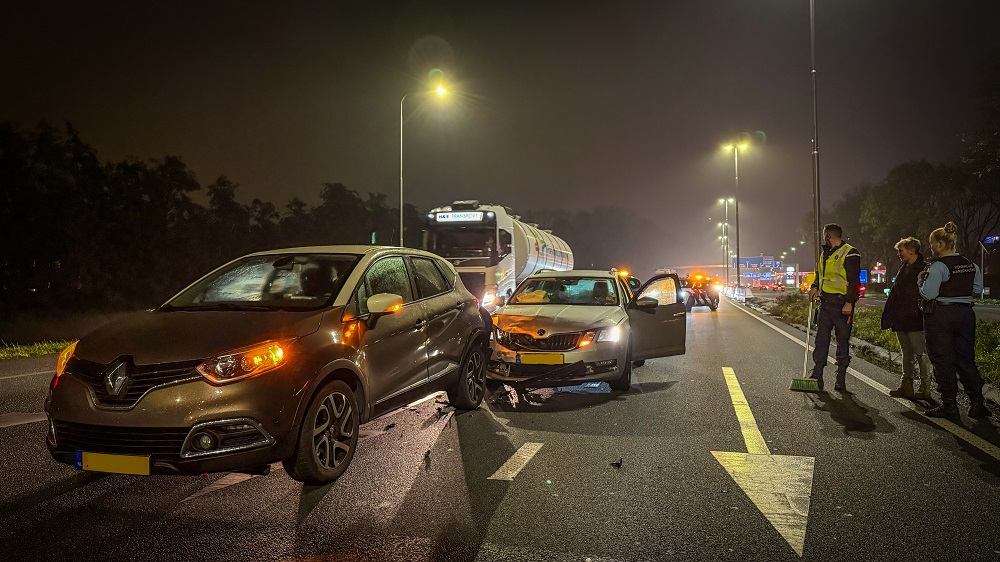 Veel schade na ongeval op IJsseloordweg in Arnhem