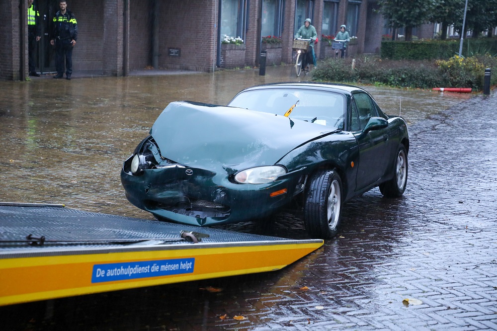 Lichtgewonde na botsing tussen twee auto’s
