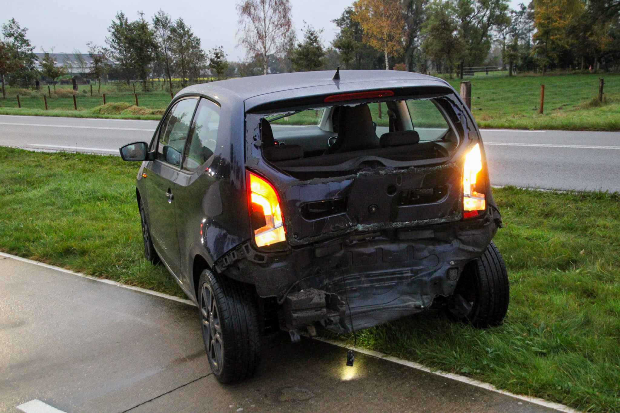 Veel schade bij botsing in Kootwijkerbroek