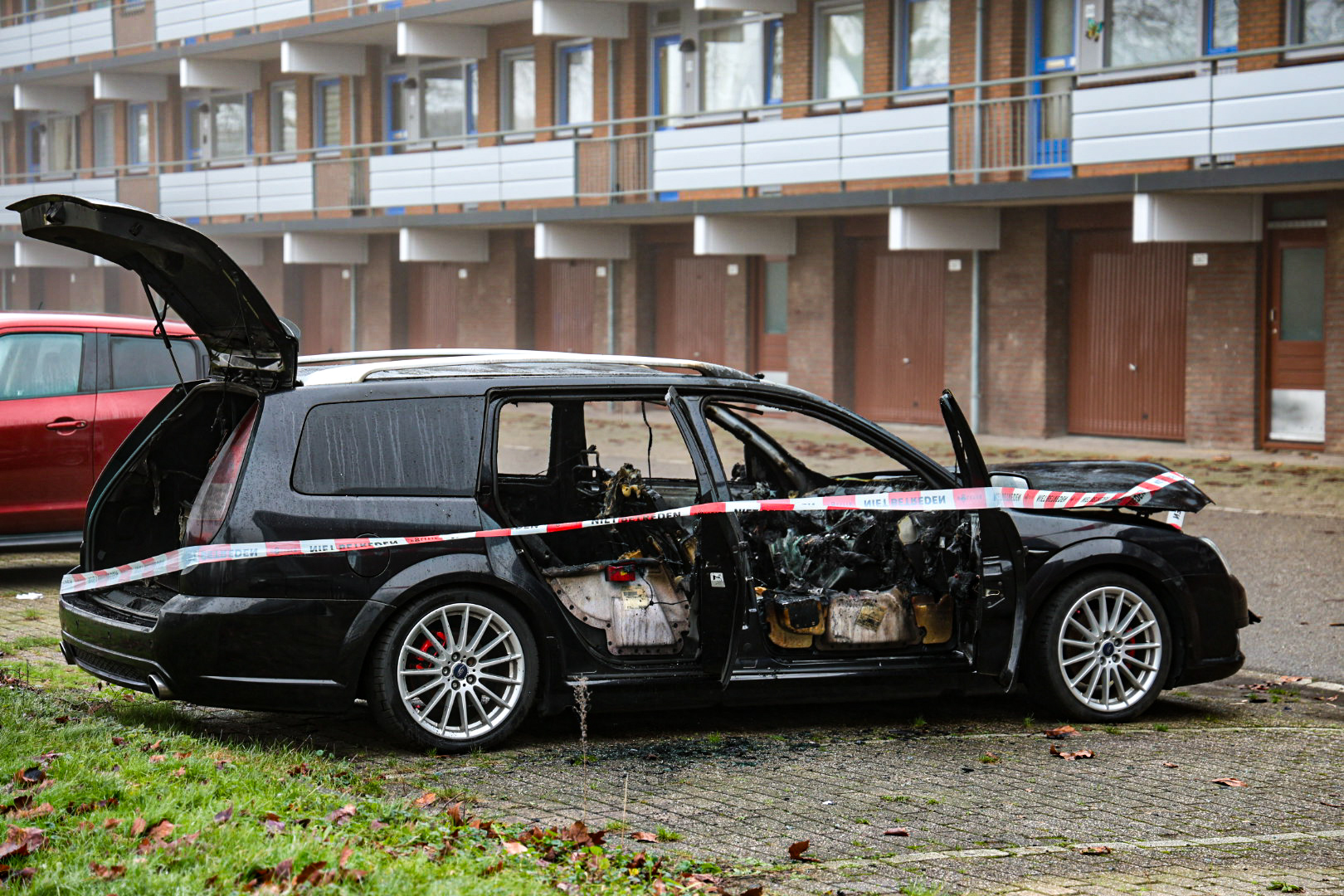 Opnieuw auto door brand verwoest in Arnhem