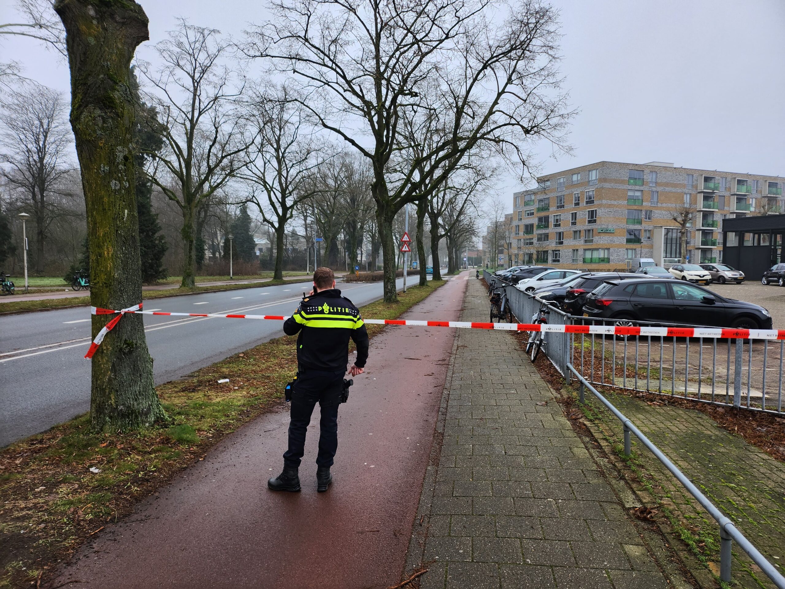 Fietster (21) gewond na aanrijding, traumahelikopter opgeroepen