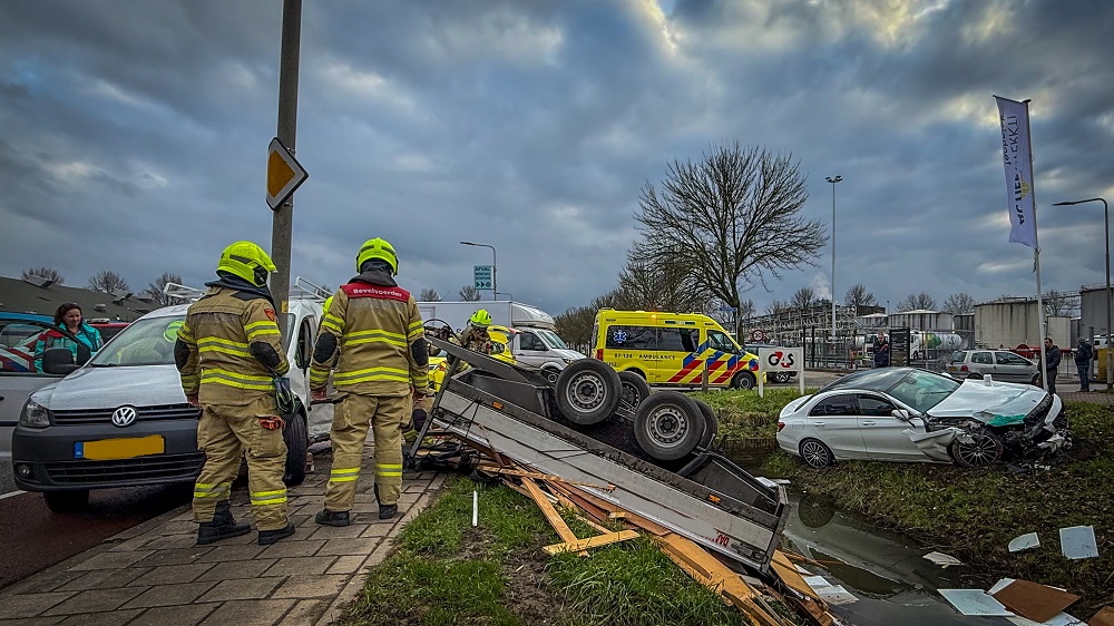 Flinke ravage en gewonde na ongeluk in Arnhem