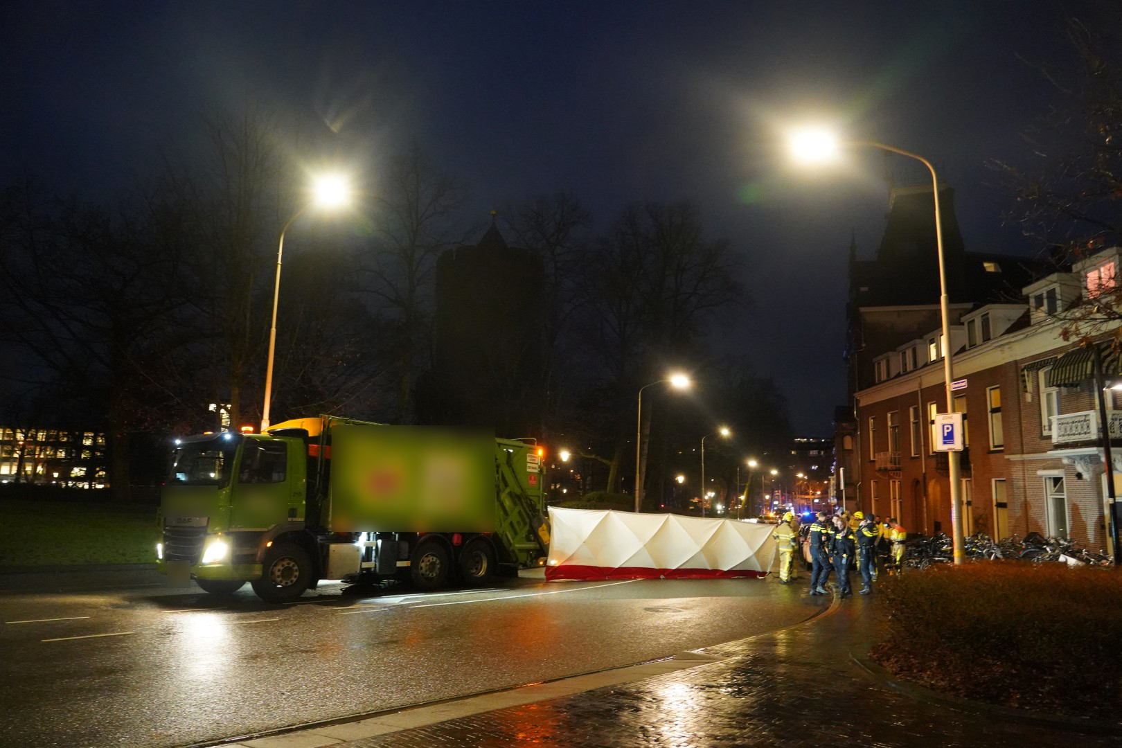 Jonge fietsster (20) komt om het leven door aanrijding met vuilniswagen