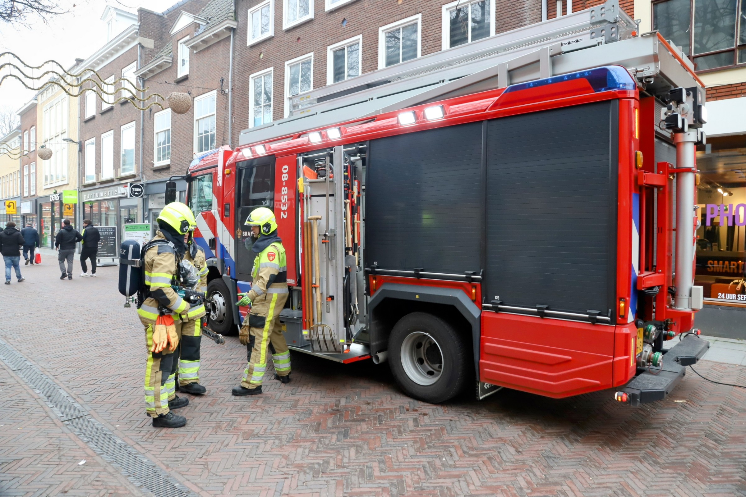 Brand door kortsluiting, appartementen ontruimd