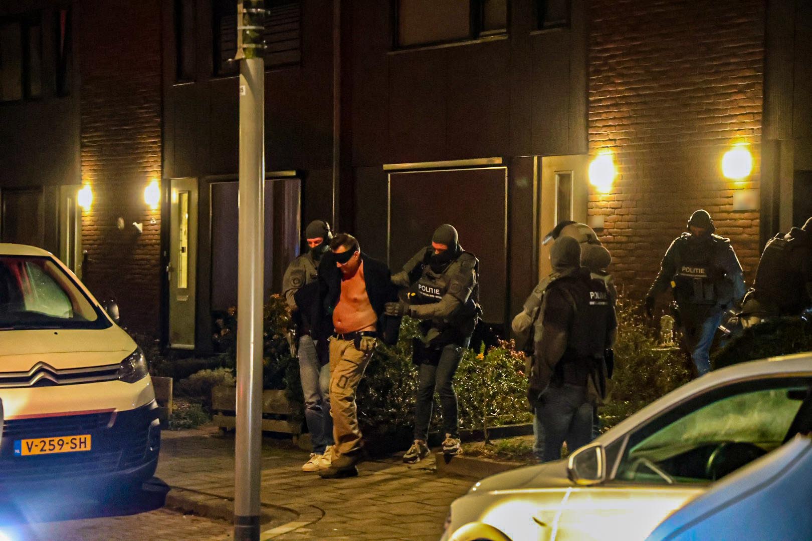 DSI doet inval in woning Arnhem; man aangehouden