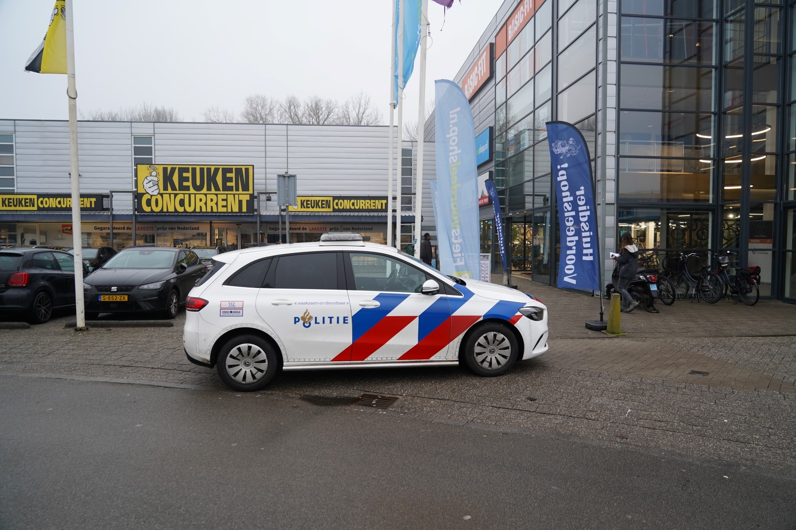 Gewapende overval op dierenwinkel: “Dader niet zelf benaderen”