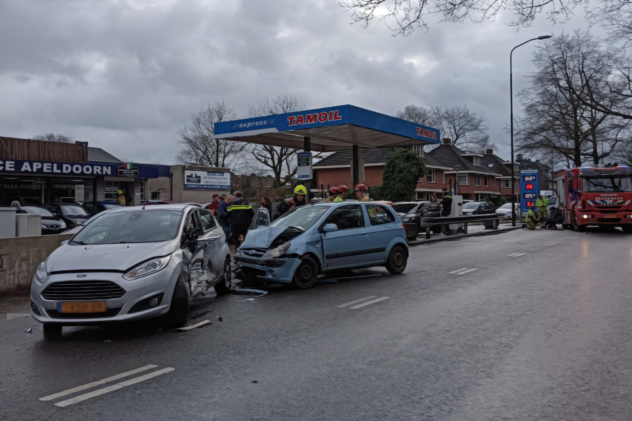 Ongeval meerdere gewonde Arnhemseweg Apeldoorn