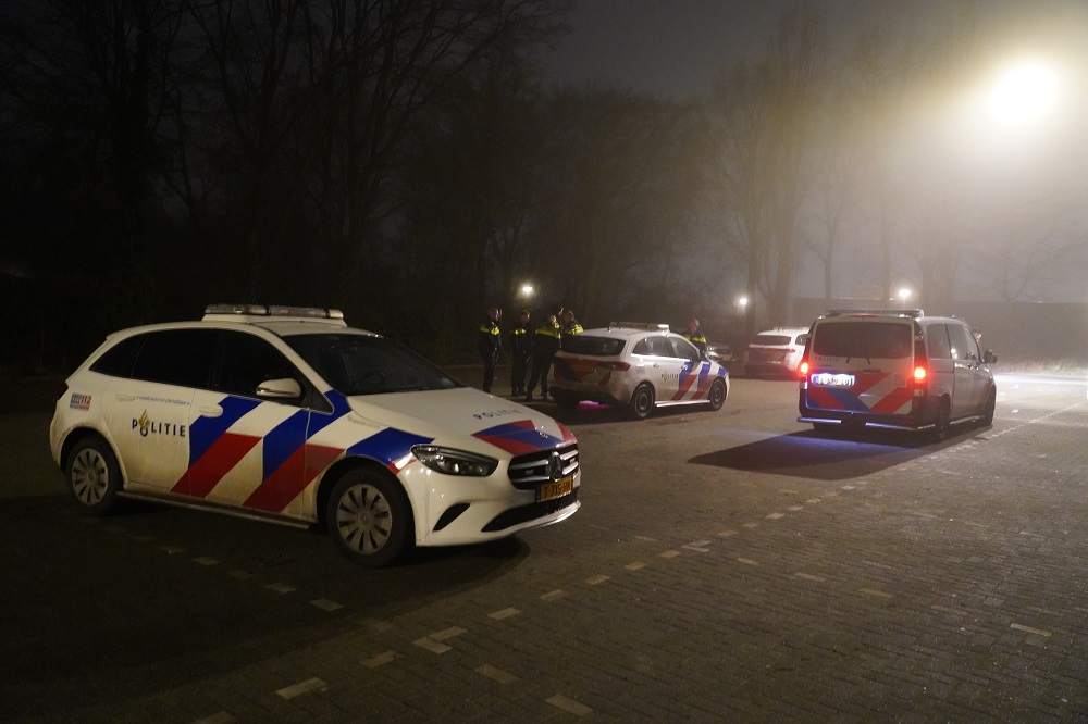 Twee personen beschoten op parkeerplaats