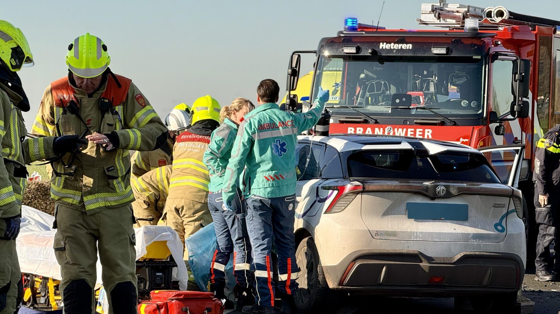 Zwaar ongeval op provinciale weg; weg volledig afgesloten