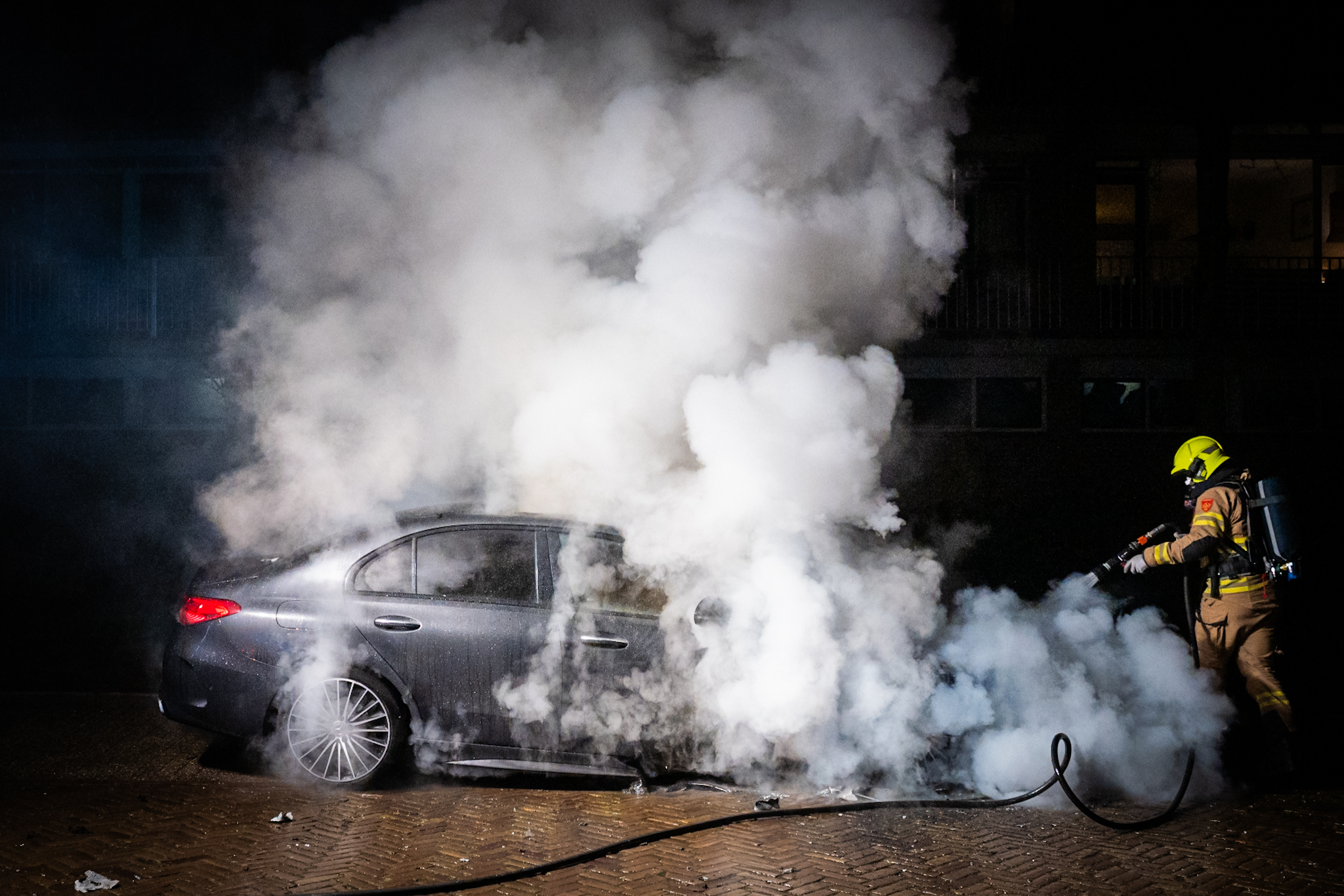 Auto in Arnhem door brand verwoest